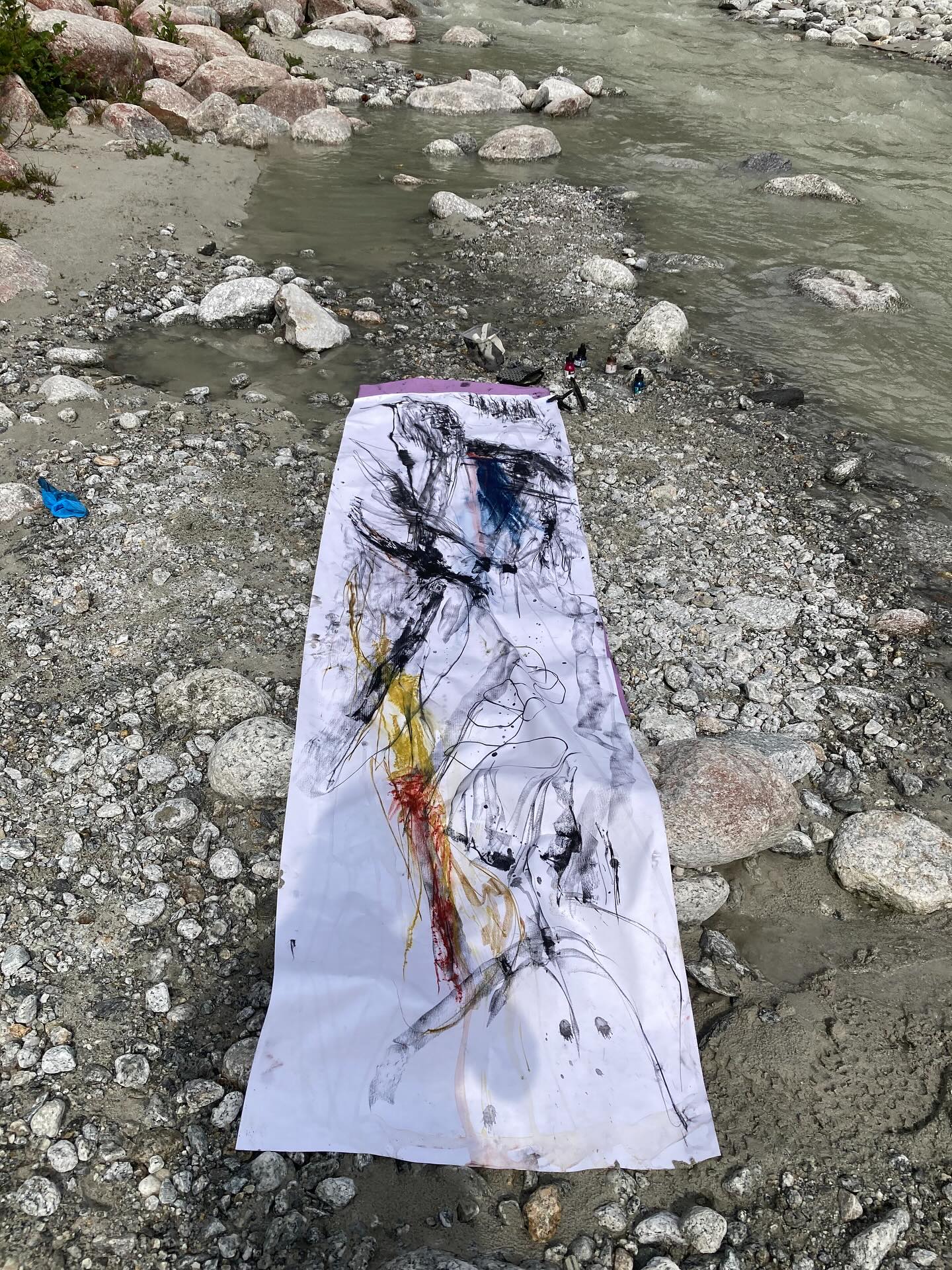 Last big dip. Drawing from the Source of the Arveyron viewpoint, drawing onto the rock to rub in texture, then a dip into the Arveyron itself.#waterdrawing#rockrubbingdrawing#pleinair#pleinairdrawing#chamonix#chamonixmontblanc