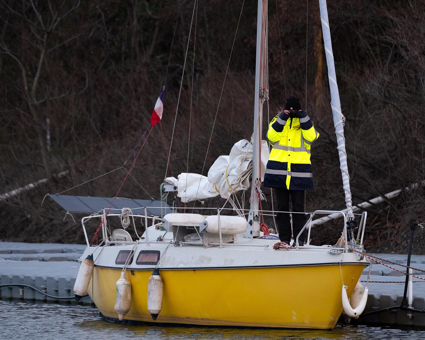 L’expédition CAP AU MARÉCAGE touche bientôt à sa fin…
Timayou, c’est un voilier trop grand pour l’a fleuve et trop petit pour la mer. Alors, nous avons dû faire des compromis pour naviguer sur les 2 !
On a commencé cette expédition sous 2 degrés en Autriche au point kilométrique 2080
Et 3 mois plus tard nous sommes arrivés dans le Delta du Danube avec un magnifique vent arrière et une chaleur de dingue ! 🔥
Pour clôturer ces 3 mois de navigation on a déployé ce magnifique spi rouge entre l’Ukraine et la Roumanie.
L’aventure n’est pas totalement finie puisque l’on rentre par la mer noire, Méditerranée dans moins d’1 mois.
sailing #expedition #voilier #danube #danubedelta #navigationfluviale #fleuve #ɴᴀᴠɪɢᴀᴛɪᴏɴ #etap22 #expeditionscientifique #challengesportif #aventure
@bateaux_com @mustoclothing @voilesetvoilier @oceaneye_ch