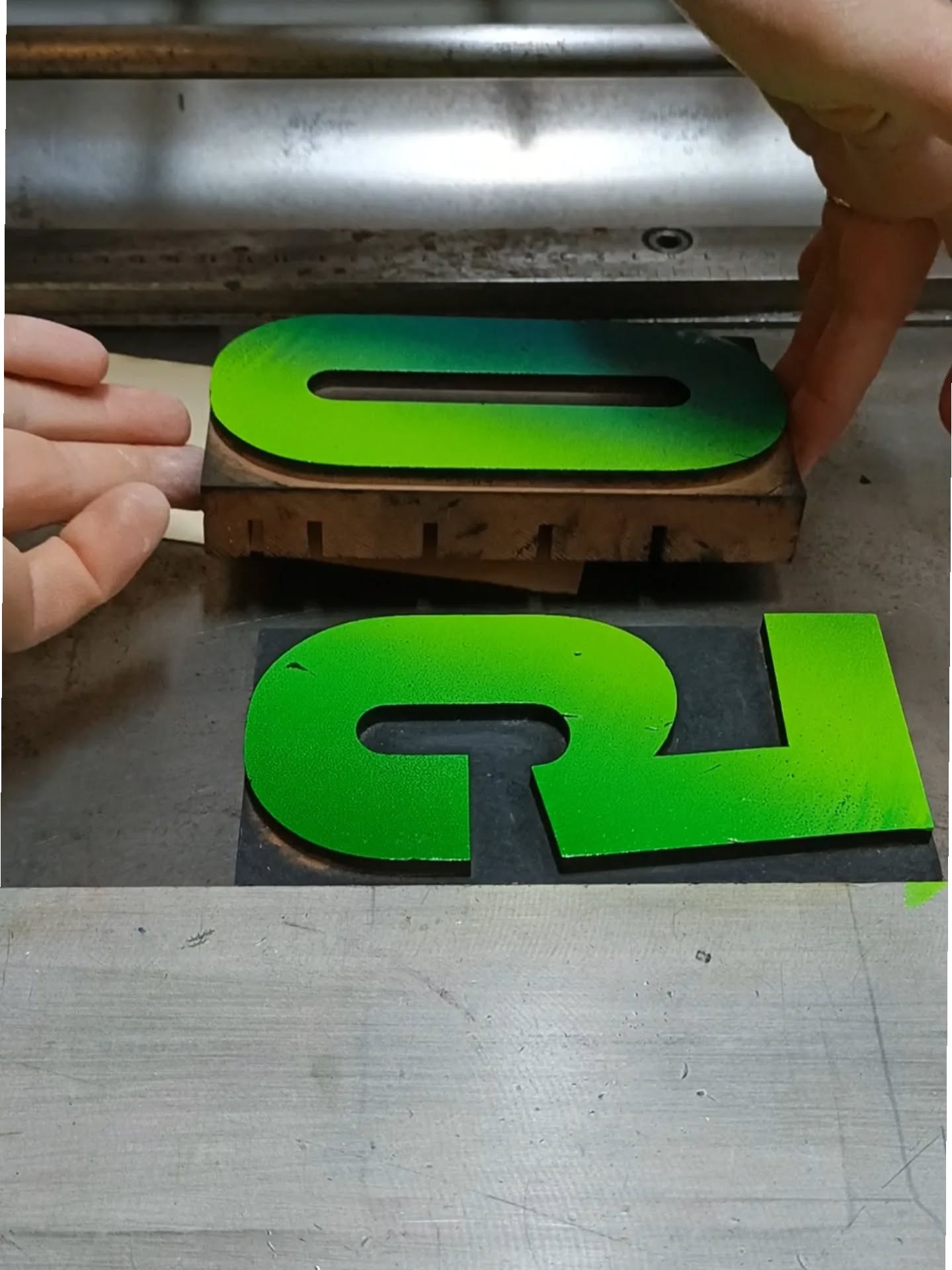 Green vibes for 50
Dusting off the wood type for some big birthdays.
#letterpress #printstudio #printingpress #korrexpress #letterpressstudio #slowprint