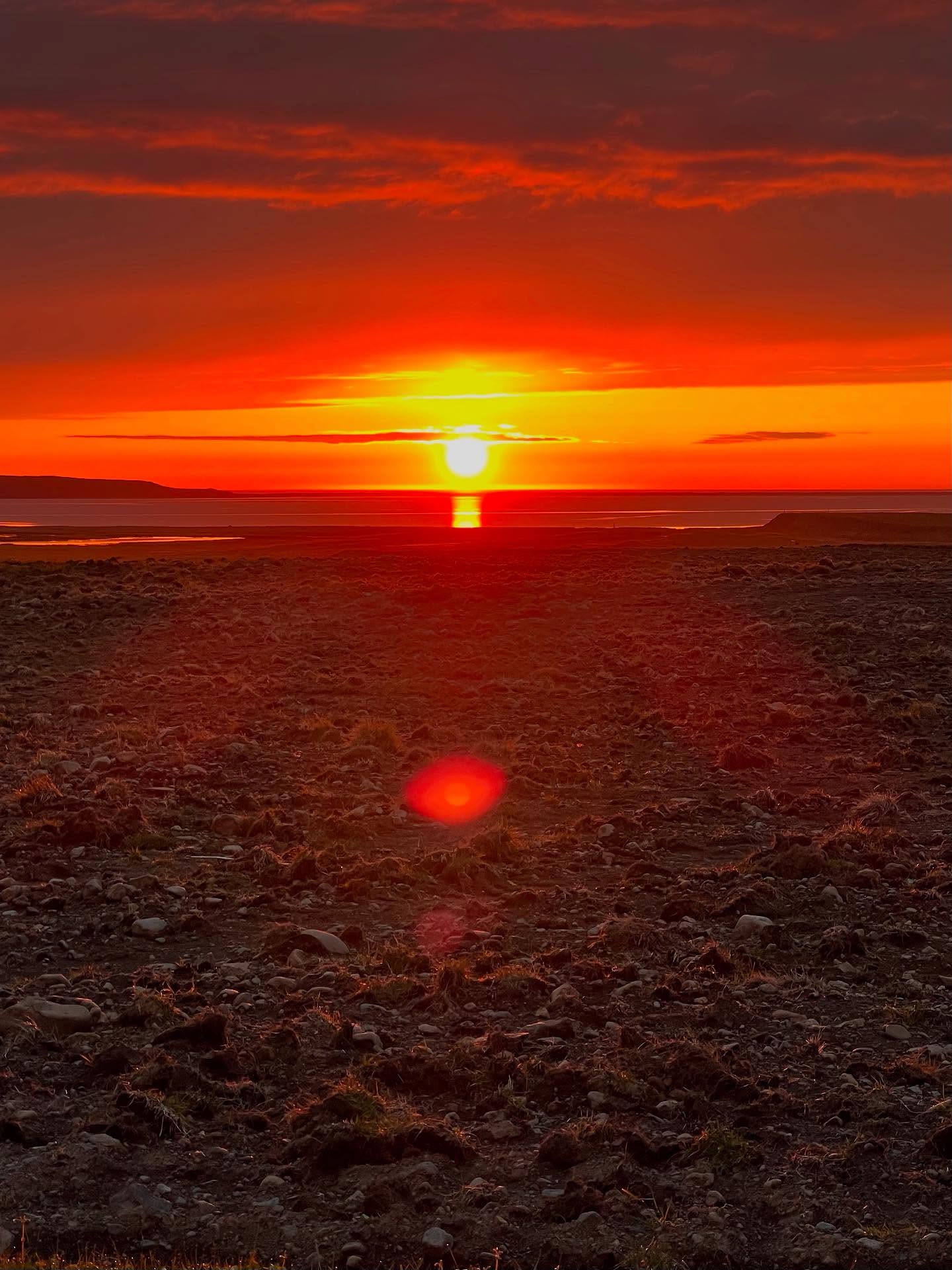 We were treated with an incredible sunset on summer solstice on Saturday, June 21st. Photo taken at 00:12, and the sun still slowly moving towards the horizon. 🔥
www.baer.is
