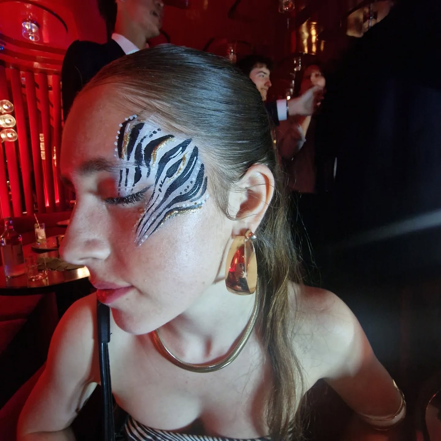 Jungle style face painting for a fun 18th birthday celebration - thanks to @poppyandperle for the booking 😍❤️ @loonar72 @doxasfaceandbodyart
.
#facepaint #facepainting #facepaintlove #jungle #junglefacepaint #poppyandperle #summervibes #birthdayparty #birthdayparty #artycatfaces #artycat