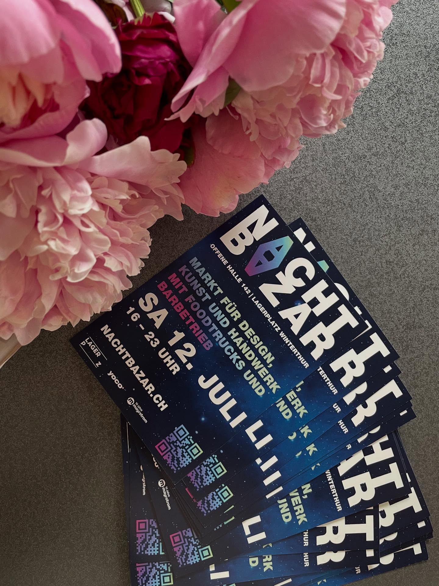 Sehen wir uns am Nachtbazar? 🌝✨
Schon viele Male besucht – und jetzt das erste Mal als Teilnehmerin mit dabei!
Mit einem kühlen Drink über den Lagerplatz spazieren, kleine Labels entdecken und ihre Gründerinnen kennenlernen – so starten die Sommerferien richtig. ☀️🍹
Ich habe kreative Projekt-Pakete im Gepäck, die perfekt in eure Sommerferien passen: platzsparend, hitzetauglich und mit ganz viel Liebe gemacht.
Ich freue mich auf einen tollen Abend mit euch! 💛
#fibreatelier #winterthur #winterthurtöss
#nachtbazar #sommerstart #diyprojekt #popupmarkt #kleinelabels #handgemacht
#lagerplatzwinterthur