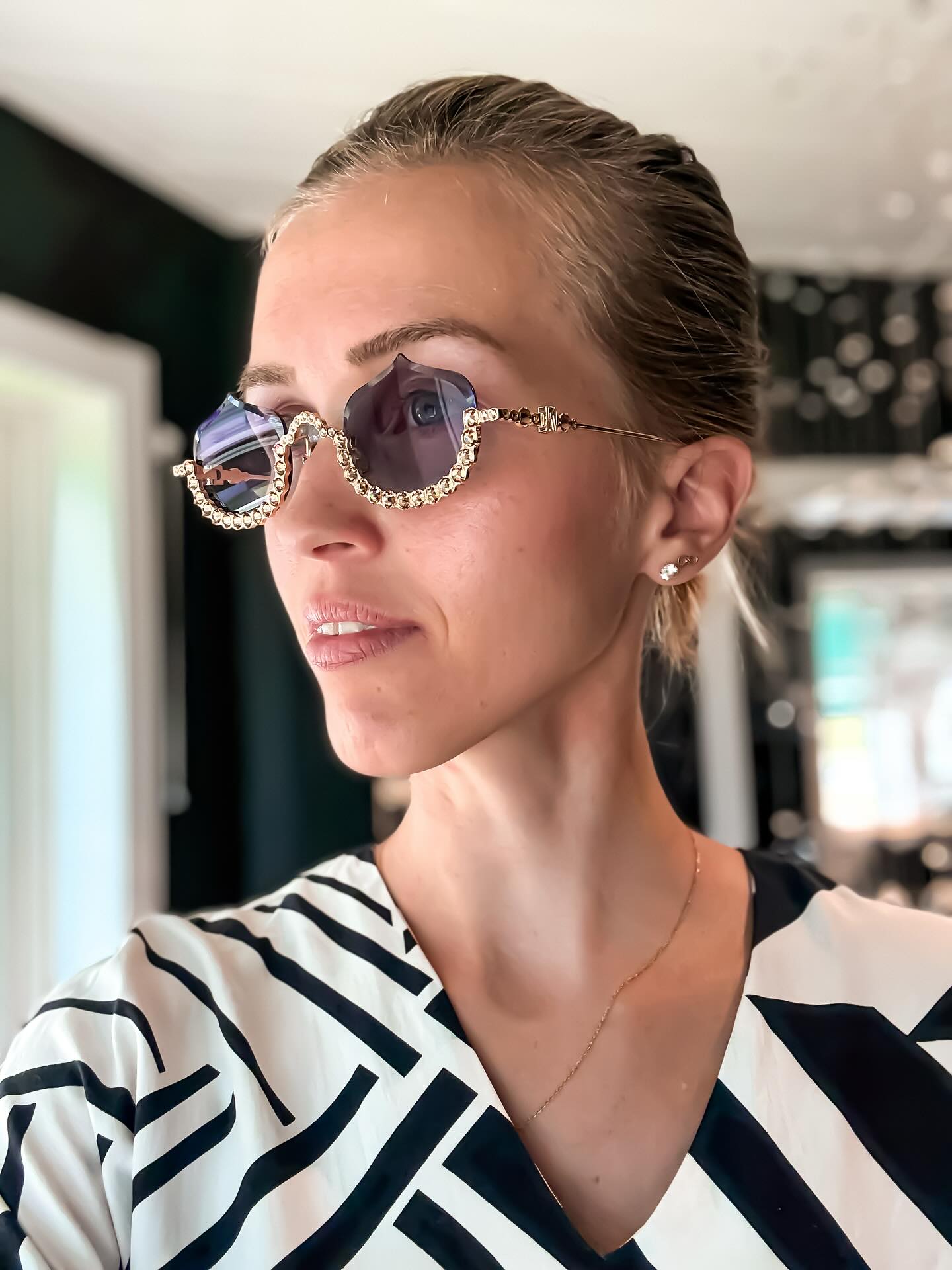 🖤 ANNA-KARIN KARLSSON
Detta mästerverk, och många fler, kom precis. Trotsa 30 gradiga hettan, kom in till oss och bli golvade 😮💨
@annakarinkarlssonofficial