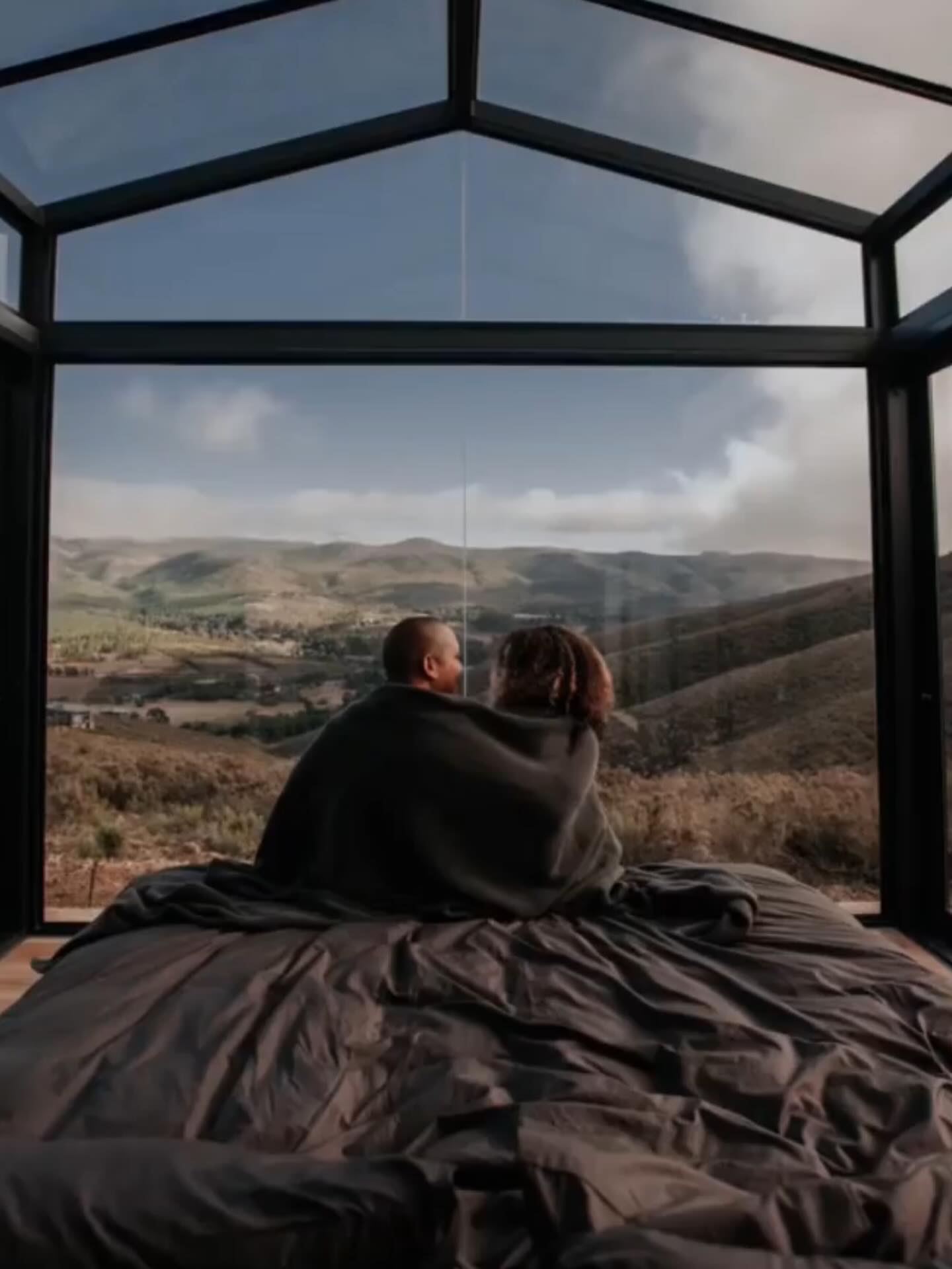 Cosy up.
-
#copiaecocabins #soetdoringcabin #glassroom #monday #containercabin #romanticgetaway