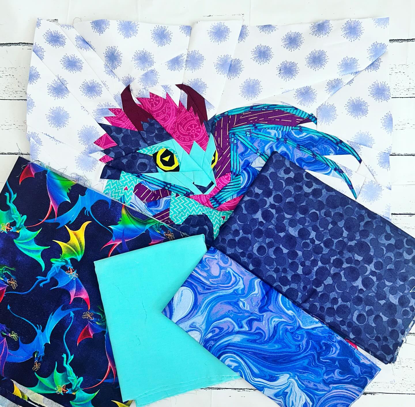 Got carried away with my #sewmanystories swap, hoping my partner likes what they see! ❤️🌈
Thank you to @elfquilterllc and @quiltwithmisskate for hosting and to @readrunsew for being our Librarian!
#sewmanystoriesswap #quiltswap #bagswap #totebag #quiltedbag #quiltedbags #miniquilt #quiltblock #quiltblocks #reading #readingcommunity #readingisfun #sewing #sewingaddict #quiltinspiration #quilting #quiltingismytherapy #quiltingfun #epp #eppeverywhere #fpp #fpppattern #foundationpaperpiecing #traditionalquilts #fantasy #imagination #quiltbynightpatterns #dragon #bookwyrm @quiltbynight