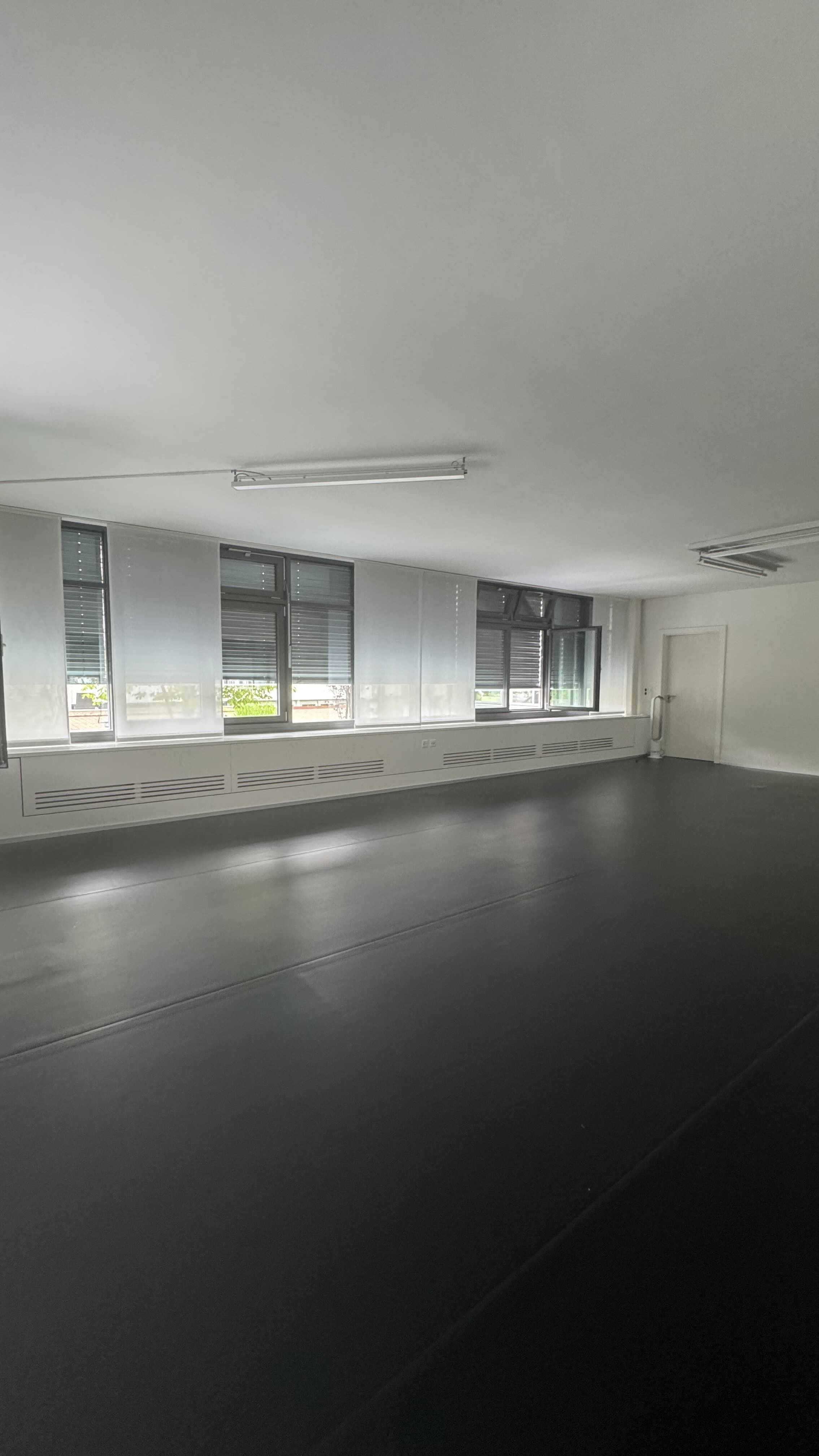 BEFORE - AFTER 🎉
Gefällt euch unser neues Studio? Wir sind im Tandem Gebäude Küsnacht. 👏 Ab August 2025 starten unsere Kurse für Kinder, Jugendliche und Erwachsene.
Kommt vorbei! Am Sonntag gibt es auch ein Eröffnungsapéro!🎈
Alle Angebote findet man auf unserer Homepage
www.mep-zurich.ch
🔗Link in Bio
#newdancestudio #contemporarydance #küsnacht #neueröffnung #opening #tanzschule #august25 #before #after #visitus #danceschool #tanzkursfüralle #tanzkursefürkinder #tanzkursefürerwachsene #tanzkursefürjugendliche #kindertanz