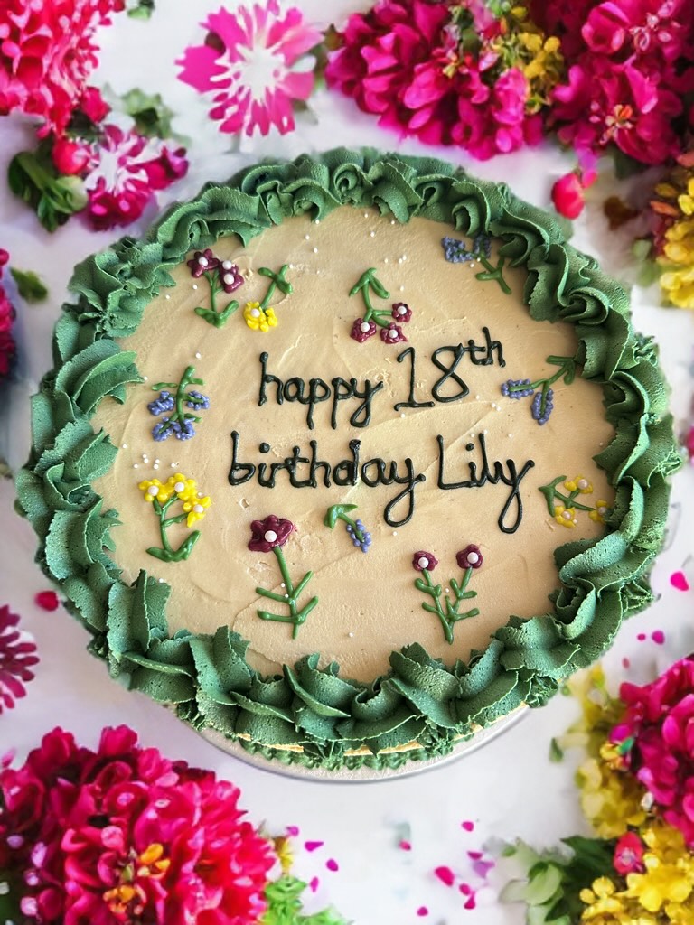 Pretty 18th birthday cake with piped flowers 🌺 💐💚 #sayitwithcake #18thbirthday #18thbirthdaycake #vanillacake #vanillabuttercream #flowerpiping #happybirthday