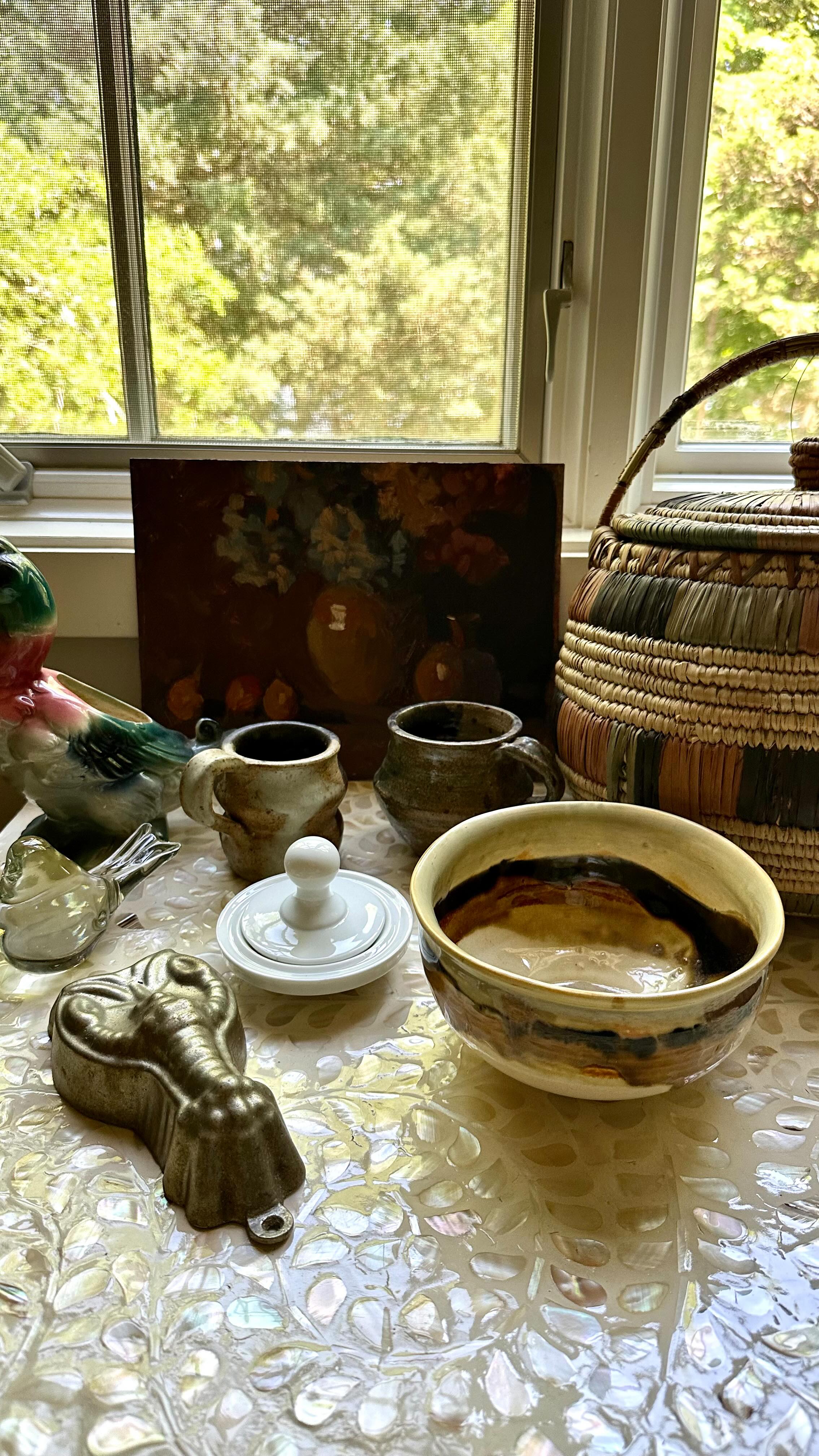 Thanks to my nephews girlfriend we found a little flea market in Cape Cod while on vacation! Fun finds include vintage mugs (a weakness for me), a colorful duck vase and a beautiful little painting made by a 93 yr old woman from the Cape. 🎨
#fleamarketfinds #capecod #shanalutherinteriors #vintagefinds