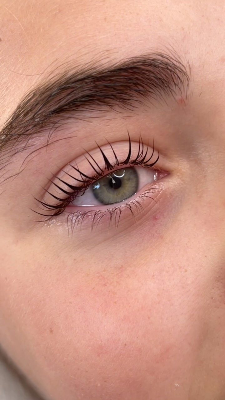 You’ve probably seen the hype around the Korean Lash Lift 👀
Behind the scenes, I’ve been testing and tweaking every part of it ✨
Not just to see what tools work best for me
But to find out which products give the best results for you
Because I care about healthy lashes and beautiful lifts 💫
My clients deserve the best
And so do my students 🤍
This glueless lash lift method is gentle and effective
And after lots of trialling… I’m finally happy with what I’ve built 💥
🎓 My Korean Lash Lift Masterclass is coming soon
So if you’re already offering lash lifts and want to level up, stay tuned 🫶
#koreanlashlift #gluelesslashlift #lashliftmasterclass #lashtraininguk #lashtechlife #lashmentor #lashliftresults #koreanbeautytechniques #beautyeducator #kingsteigntonlashes #newtonabbotlashes #devonlashtraining