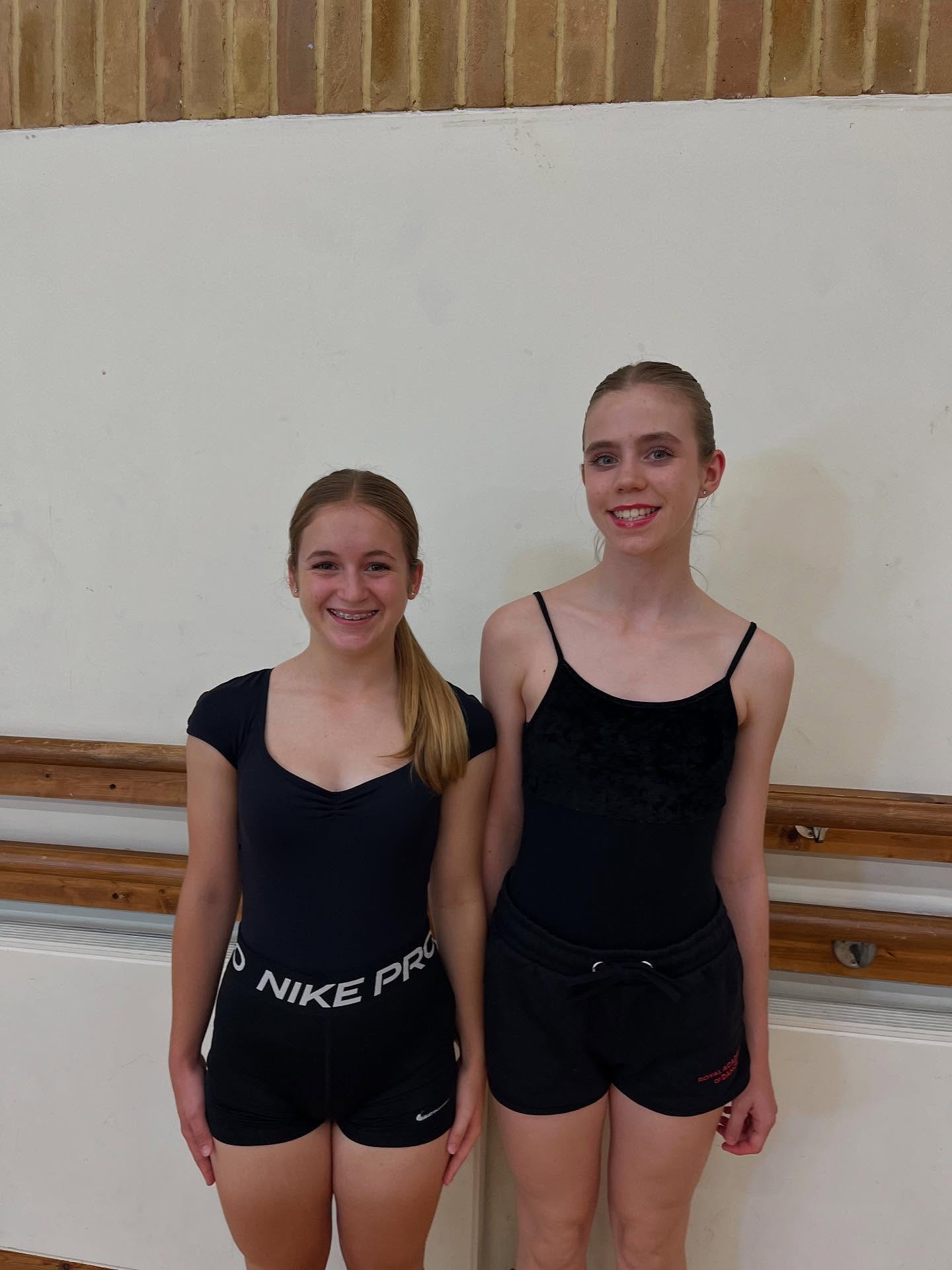 Congratulations to Amelie and Lara who have successfully auditioned for this year’s @wkdproductions panto @emforstertheatre in Tonbridge! We can’t wait to come along and see you perform ⭐