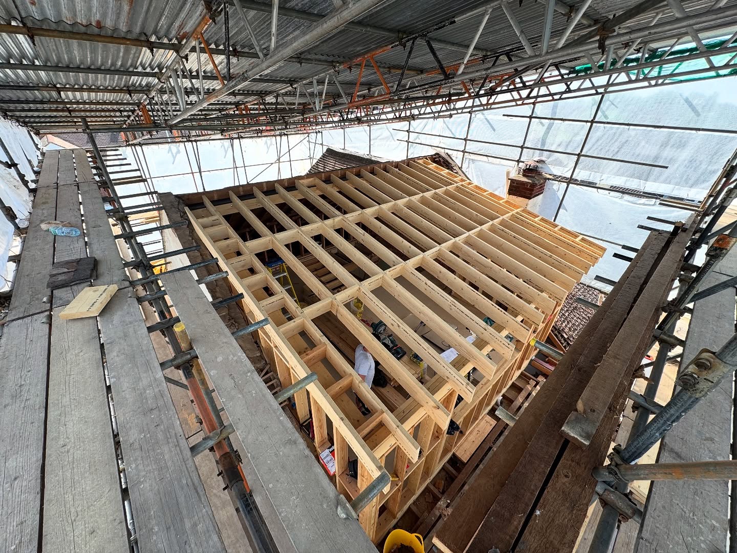 📍 Hadleigh Site Update
Things are moving swiftly on-site! The 1st fix timber work is due for completion by the end of next week, with stairs arriving shortly after. 🪜
Roofers will be in soon to make the structure watertight 💧🏠—once that’s done, we can strike the scaffolding and crack on with the rear extension. Exciting progress ahead!
Planning your own renovation?
Contact us today to learn more.
Tel: 07734256314
Email: info@ecobuilders.green
Web: www.ecobuilders.green
#siteprogress #hadleighproject #timberframe #homeextension #onsite #constructionupdate #roofingnext #gardenrooms #bespokebuilds #hadleighproject #fullrenovation #loftconversion #rearextension #renovation #interiordesign #construction #design #homeimprovement #homerenovation #homedesign #renovationproject #building #interiors #renovations #builder #flooring