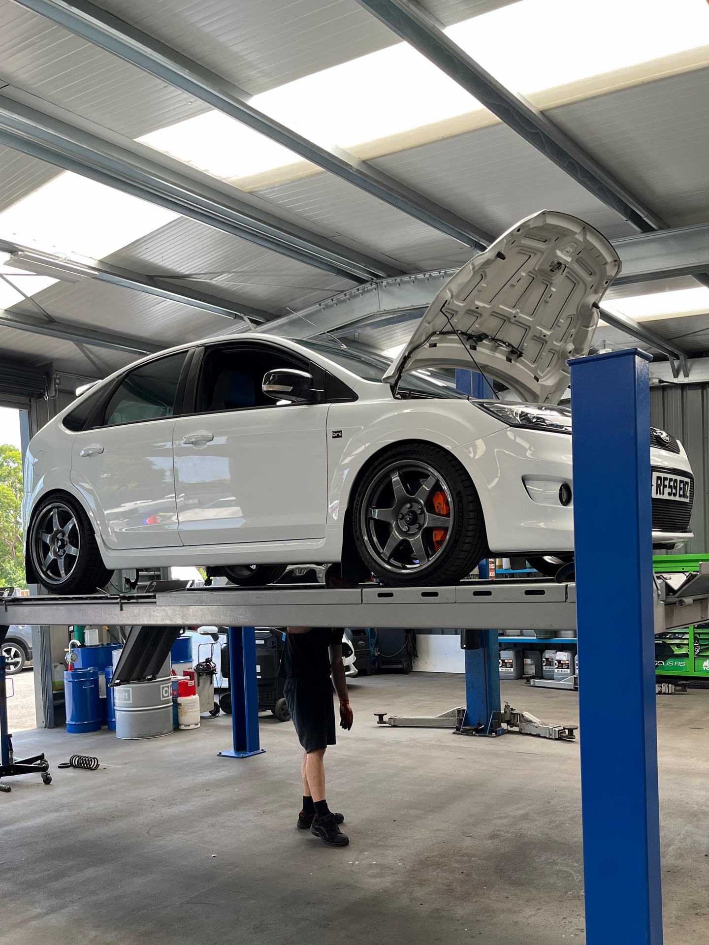 🔥 550BHP FORD FOCUS ST ON THE MOVE!
Massive shoutout to @scott_wilson1984 for bringing his beast to the team! 🚀
We hooked him up with:
⬇️ BC Racing Coilovers for razor-sharp handling
⬇️ New mudflaps
⬇️ Genuine Ford Service
⬇️ Fresh steering wheel install
Ready to transform your ride? 👉 DM us or book online!
#TeamOCMotorsport
#FordFocusST #FocusST #BCRacing #BCRacingCoilovers #CarModification #FordPerformance #HotHatch #UKCars #CarCommunity #CarService #CarUpgrade #TrackCar #FastFord #CarLife #TeamOCMotorsport