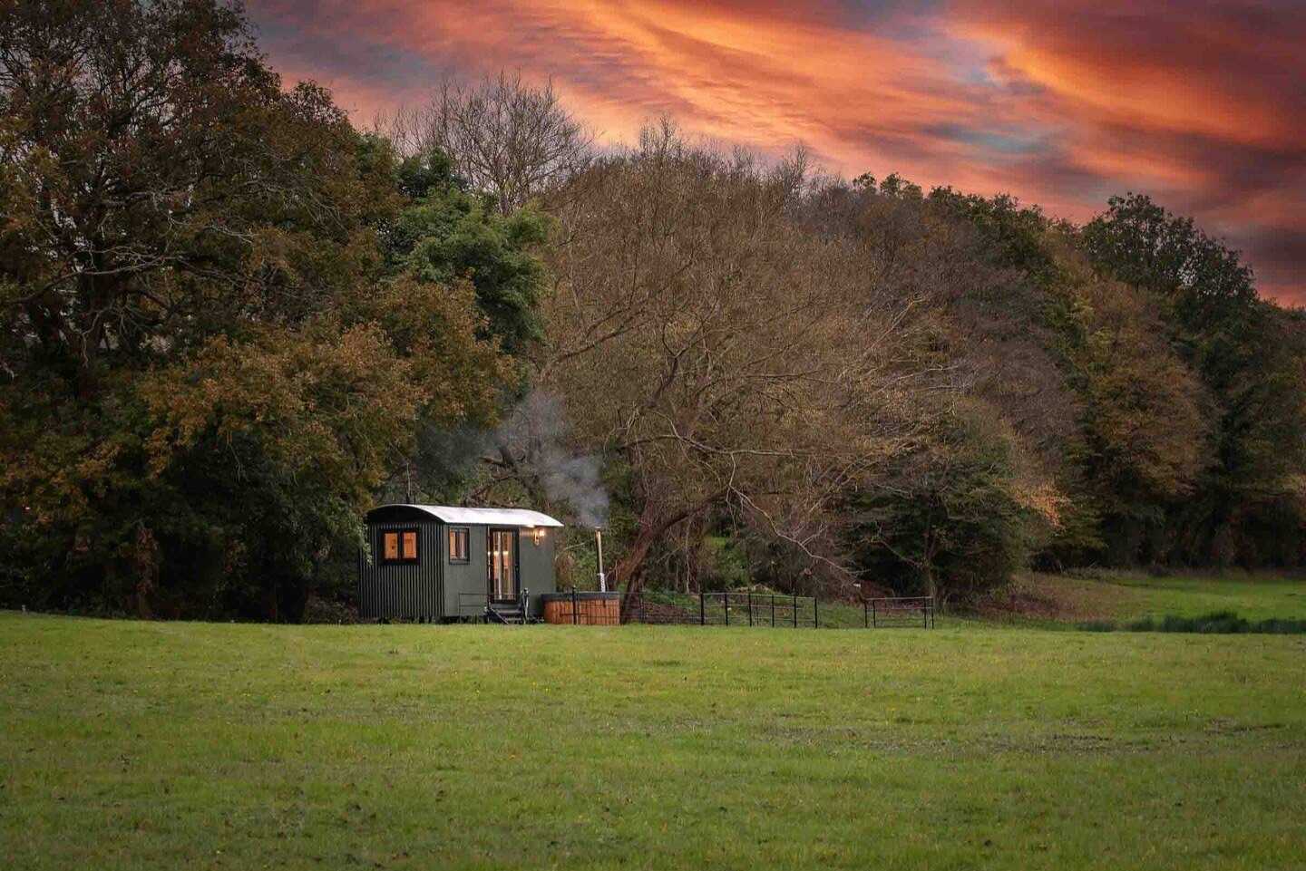 🌿 The perfect pairing: the Glyme Air + a shepherd’s hut!
We’re loving how @theholmeshillretreat have placed one of our oak Glymes in this stunning countryside setting.
Crafted for charm, comfort, and a touch of timeless style — it’s a match made in rural heaven. 💚
#CotswoldEcoTubs #woodfiredhottubs #woodfiredhottub #homeandgarden #lifestyle #gardenlife #gardenlove #gardenfurniture #Homeinspo #ukweekend #luxuryukbreaks #homestyle #countrysidelife #relax #hottubclub #gardenproject #mycotswoldecotub #ukstaycation #farmdiversification #hottubstays #luxuryglamping #cotswoldlifestyle #springday #woodfired #staycation #ukstaycation