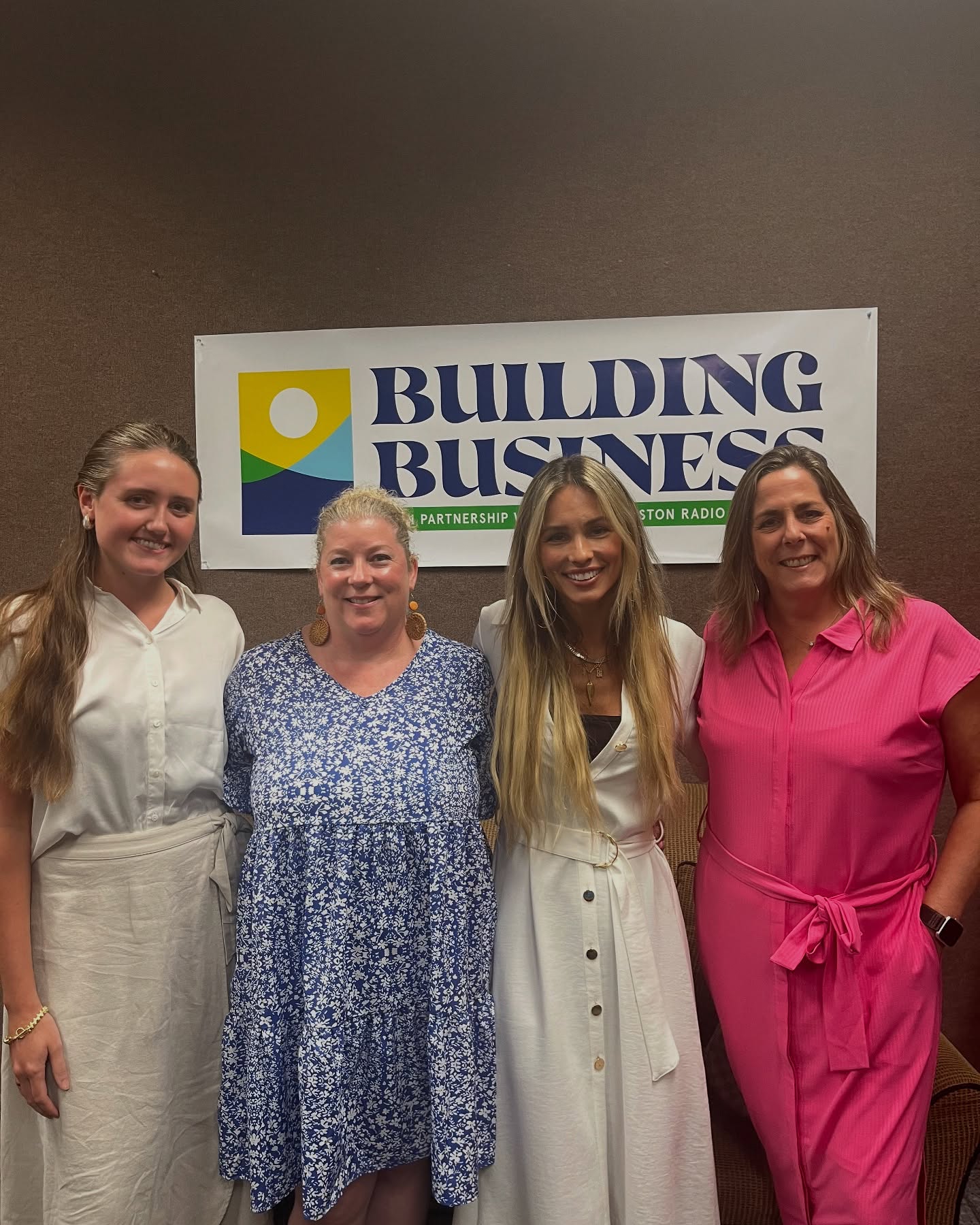 What an absolute treat! I had the incredible opportunity to co-host the latest @mtpchamber Building Business Podcast episode with none other than the immensely talented interior designer and @hgtv / @thedesignnetwork star, @marywelchfoxdesign!
As a total fan, getting to chat with Mary was a dream. She lives right here in Charleston, and youāre going to love hearing her insights. Get ready, because her brand new show, āApartment Therapy,ā premieres on Design Network on July 11th!
And yes, for all you music fans out there, her husband is indeed in @umphreysmcgee! š¤
We covered so much, from design trends to entrepreneurship. You wonāt want to miss this one. Stay tuned for the episode launch early this Fall!