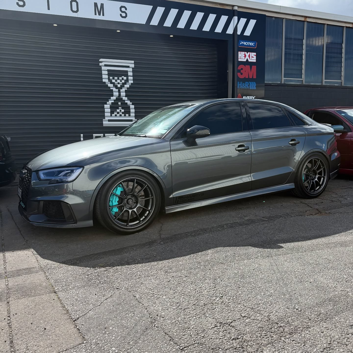 Tiffany Blue Coloured Badges, Calipers and Colour Matched Wheels for the 9 Sec Audi RS3 😤 @harryseuro @masta75_
#9sec #audi #audirs3 #rs3 #tiffanyblue