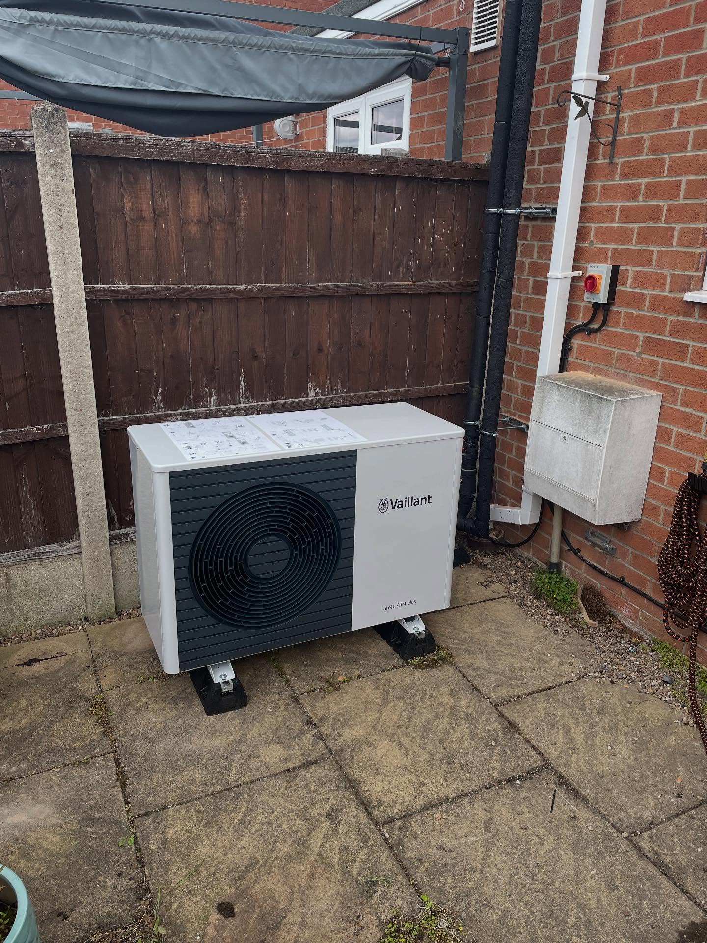 5kW AroTherm Plus paired with a 150L slimline UniStor. As for the so called noise pollution, what do you think? #NetZero #AroThermPlus