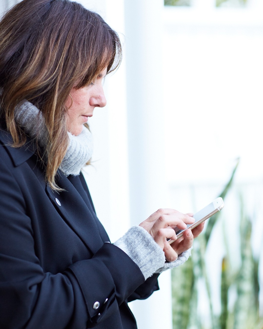 Posting on the fly? Thatâs not the strategy.
Planning ahead saves you stress, strengthens your message, and keeps your content aligned with your goals. Here's how to make it work:
3 tips to plan like a pro:
Batch your content â Set aside one day a week to create and schedule.
Use themes â Anchor your posts around 2â3 weekly themes so youâre not starting from scratch.
Plan around key dates â Think launches, promos, holidays, eventsâthen build your content to support them.
Whether it's a full campaign or just your weekly posts, planning brings clarity and consistency.
Want a custom content map for your brand? DM meâI'll work with you