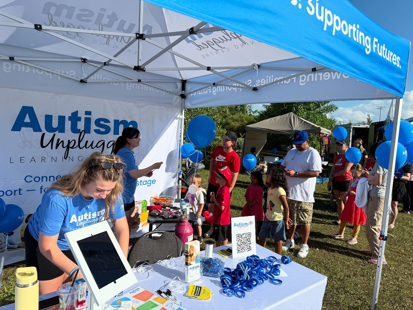 🎈🇨🇦 What an incredible Canada Day! 🇨🇦🎈
Autism Unplugged Learning Centre had a fantastic time celebrating at the Georgina Village Museum at The ROC.
We handed out hundreds of balloons amd balloon animals to happy kids and connected with so many wonderful families.
Thank you to everyone who stopped by to say hello, learn more about our programs, and join in the fun. Community events like this are such a great reminder of how important it is to create spaces where every child belongs.
Hope everyone had a safe and joyful long weekend! ❤️
@townofgeorgina
#CanadaDay #CommunityMatters #AutismUnplugged #GeorginaEvents