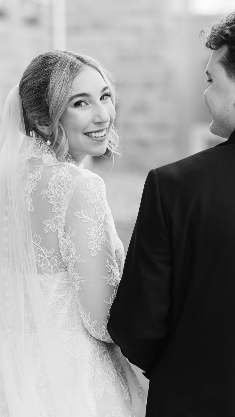 Come to work with me-Bridal Makeup Artist Edition ✨
We’re back, and ready to glam Charlotte for her wedding day 🤍
Hair by @meganjohnstonartistry @kayleeashley.beauty
Assisted by @kari.kalmer
Cover photo by @corrinawalkerphotography
Planner @ravenalexandraweddings
My books are now open for 2026! 🤍
Ready to book your dream wedding glam?
📲Click the link in my bio or visit www.mlartistry.ca to inquire
.
.
.
.
.
.
.
.
.
Makeup Artist
Bridal makeup
Wedding makeup
Glowy makeup
Calgary makeup artist
Calgary wedding makeup
Calgary Bridal Makeup
#bridalmakeup #bridalmakeupartist #calgarymakeupartist #calgarymua #yycmua #cometoworkwithme #muavlog #makeupartistvlog