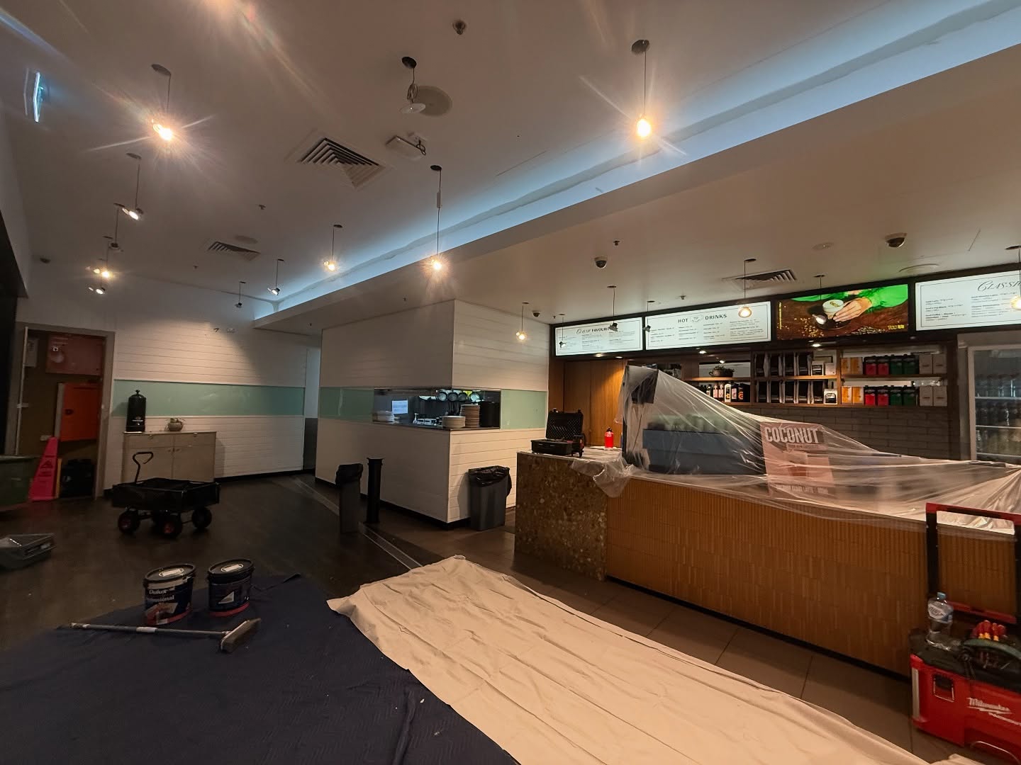 Before ➡️ After
What a transformation! This café in Rockhampton went from tired to trendy.
Slide through to see the difference a fresh makeover can make! ☕🎨