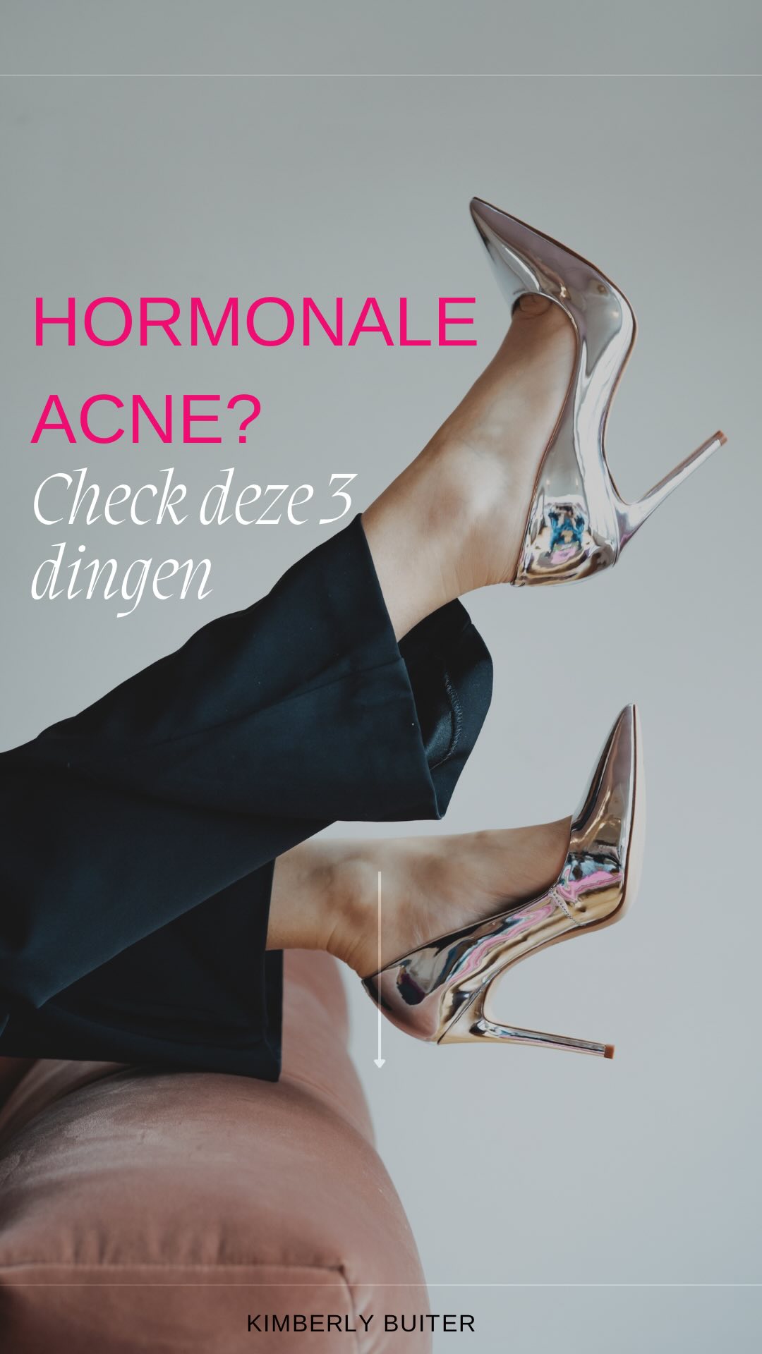Acne op je kaaklijn. Rond je mond. Vaak in de week vóór je menstruatie.
Wat kun je hier tegen doen? Behalve afwachten en tientallen crèmepjes smeren?
Hier zijn 3 dingen die ik áltijd check bij hormonale acne:
✅Darmgezondheid
Je darmen bepalen hoe goed je lichaam afvalstoffen (zoals overtollige oestrogenen) kan afvoeren. Zijn ze overbelast? Dan zoekt je huid een uitweg, zoals je huid.
✅Leverbelasting
Je lever is verantwoordelijk voor het opruimen van hormonen. Alcohol, suiker, medicatie en een tekort aan nutriënten kunnen haar functie vertragen, wat hormonale acne stimuleert.
✅Bloedsuikerschommelingen
Pieken en dalen in je bloedsuiker zorgen voor ontstekingen én hormonale ruis waar je huid op reageert.
Acne is geen oppervlakkig probleem.
Het is een intern signaal.
En het mooie is: van binnenuit kun je wél veel doen.
Wanneer je weet op welke plek je acne krijgt kan je er doelgericht mee aan de slag gaan!
Heb jij wel eens last van acne?
#levelupyourhealth #masteryourhormones #darmgezondheid #highimpact #consistencyiskey #acne #pcos #eczeem #hormonen #hormonaleacne #hormonaledisbalans #intoleranties