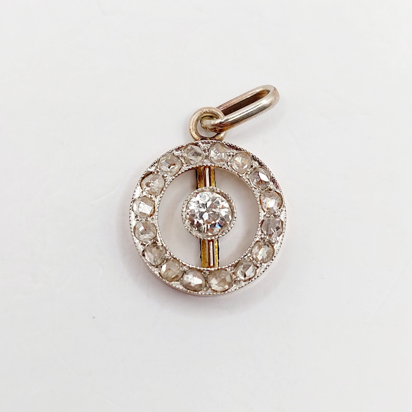 French art deco target pendant 18k gold set with a 0.20 carats old cut diamond surrounded by rose cut diamonds (circa 1920) charm
PRICE : 510€
Magnificent antique French work (transformation of a cufflink into a pendant)
Size: 19 x 12 mm
Weight: 1.85 g
Main diamond size: approximately 3.8/3.9 mm (estimated at 0.20 carats)
Micro scratches from use
Hallmarks erased by the transformation
#diamond #artdeco #artdecocharm #goldcharm #goldpendant #frenchjewelry #frenchjewellery #oldminecut #oldminecutdiamond #daisycharm #targetcharm #halo #halodiamond