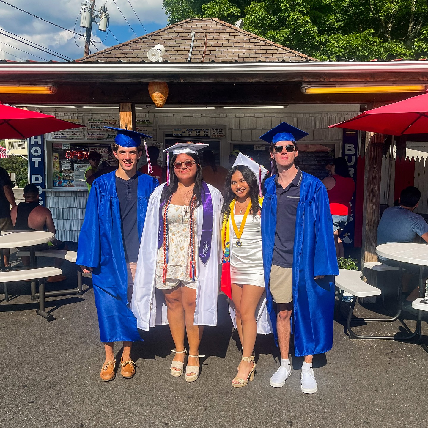 // Congratulations to our Scoops Graduates & the Carmel High School Class of 2025💙❤️🤍 We’re proud to serve such a supportive & ice cream loving community🍦
#ScoopsNMore #carmelny #putnamcounty #hudsonvalley #icecream #summer #classof2025