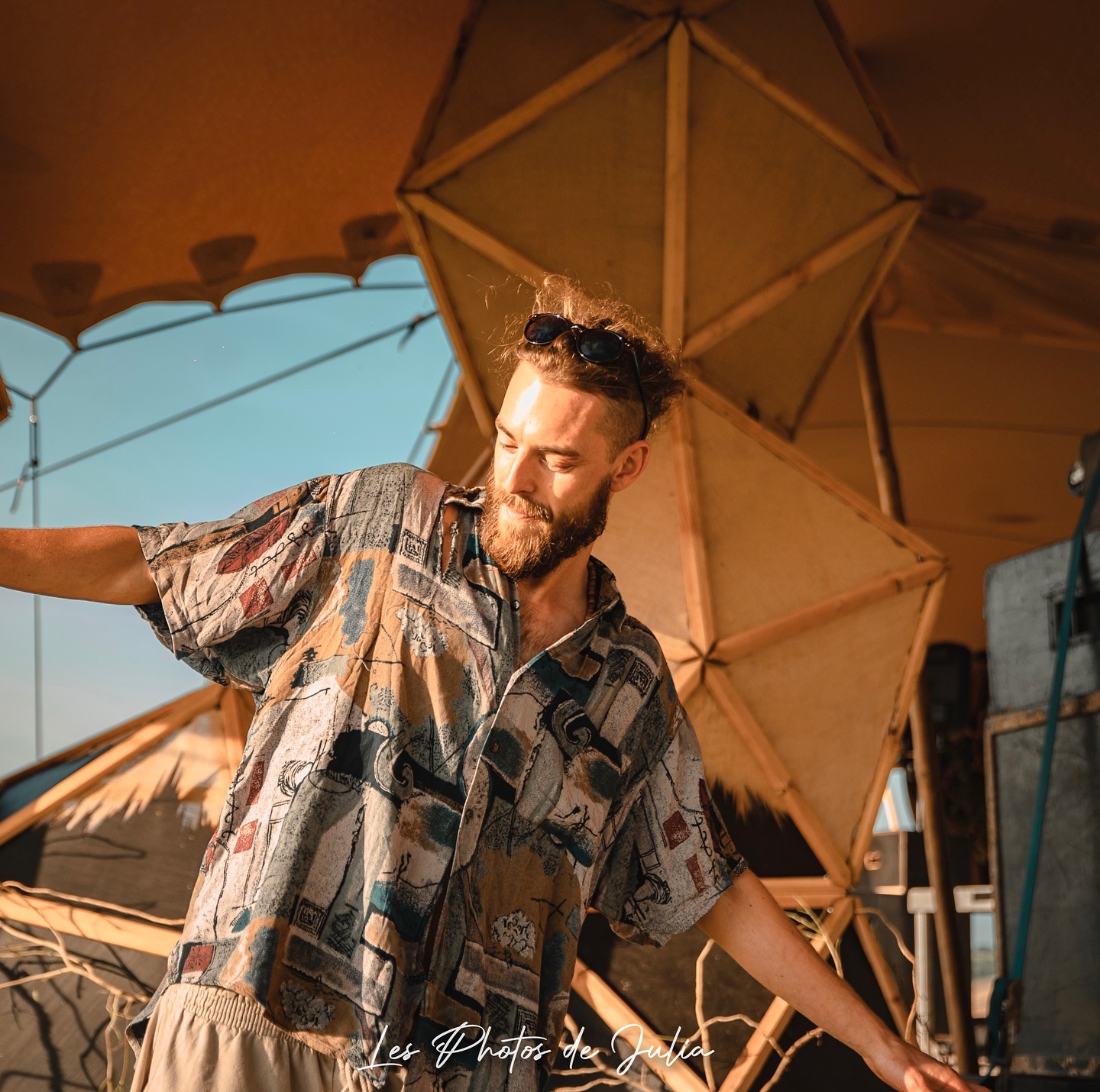 Soundsystem sun 🌍
Take me home to such expansiveness of being.
Expecting everyone to bring through the spirit to dance whole-hearted on the 30th July for the SOLACE Project Launch Night at @andsoulsanctuary with @nu.ubuntuvillage. We’re gonna get ruckus as well as soulful. Wild as well as wise.
Info in me bio 🌅🔥🌅
Epic photos: @les_photos_de_julia ☀️🙏
@alckemya festival, roots radics and free spirit.
Special dance with @apsa.hara.
Jam performance photo feat. @theopoizathayat on handpan.
We organised unforgettable jams late into the nights every night.
Giving thanks for the freedom to celebrate life that we must continue to take a stand for. This festival too was full of Palestinian flags, songs and chants of solidarity, wake up calls.