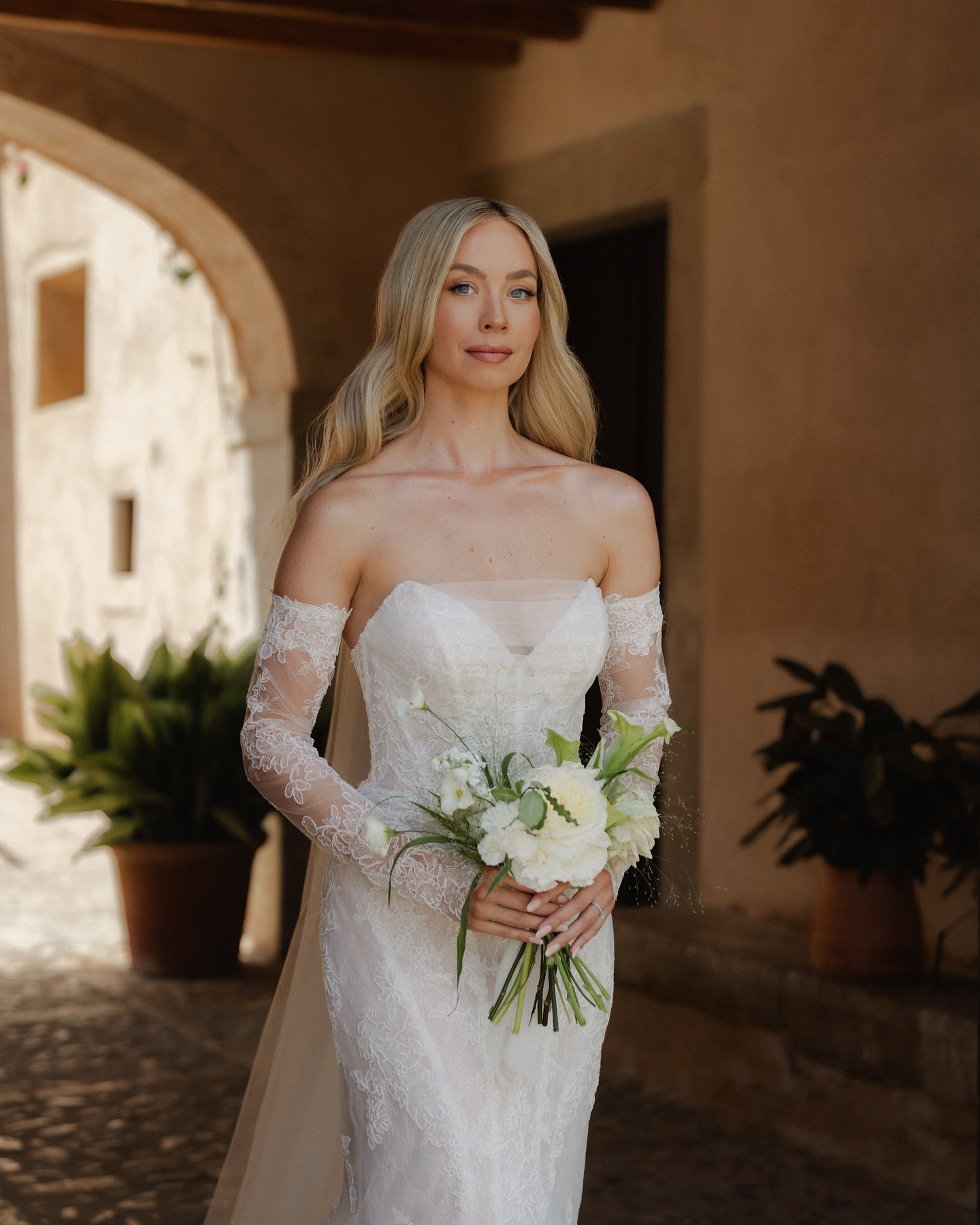 A few glimpses from J&F’s beautiful wedding at Finca Morneta last week. An unforgettable day filled with love, sunshine and so many thoughtfully planned details 🤍
Venue: @finca_morneta
Ceremony: @vertrautsein
H&M: @lauragisbert_stylist
Flowers: @fiori_di_testa_flowerdesigner
Catering: @totapunteventscatering
DJ: @lucaschitodj @valerio.latina
Edited with: @marinaandchrispresets
#wedding #weddingphotography #destinationwedding #weddingdetails #candidphotography #mallorcawedding #spain #marinaandchris #marinaandchrisphotography