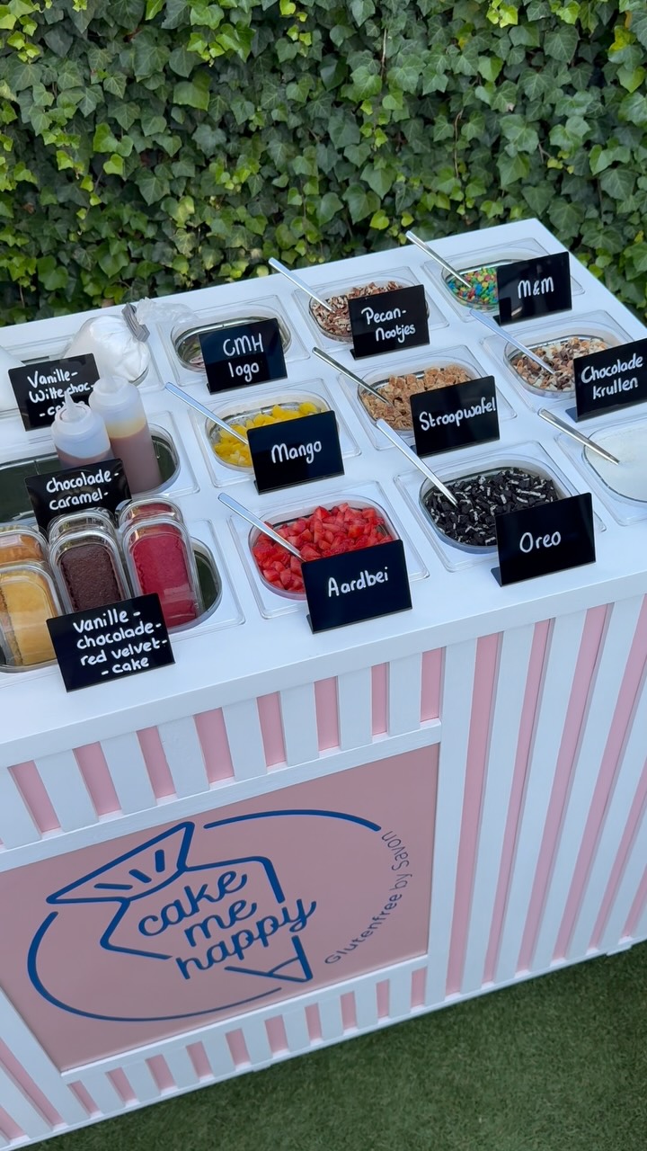 Nu “eindelijk” online💻🛒…
.
Alles staat inmiddels online op de website…
Je leest hier alles over de opties, prijzen en mogelijkheden qua huur van de CakeBar!!
.
Ik kies ervoor om alle prijzen te splitsen en los te vermelden ipv een all-in prijs… Waarom?!;
Ik hou er altijd van bij bedragen om te kunnen zien waar ik nou precies voor betaal… dus dat wil ik ook aan jullie laten zien! Ik hou van open en transparant en geen addertjes!
.
.
Wist je dat je ook zelf opties qua toppings kan kiezen!! Zo past de Bar perfect bij jou gasten en wensen!
.
Welke smaak zou jij toevoegen?
.
#cakemehappyglutenfree #cakebar #glutenvrijecakebar #decakebarvannederland #lovetobakeyouhappy #nuonline #kijksnelopdewebsite #glutenvrij #glutenfreecake #cakemehappycakebar #glutenvrijetips #feestje #bruiloftinspiratie #festivalbruiloft #foodtrucklovers