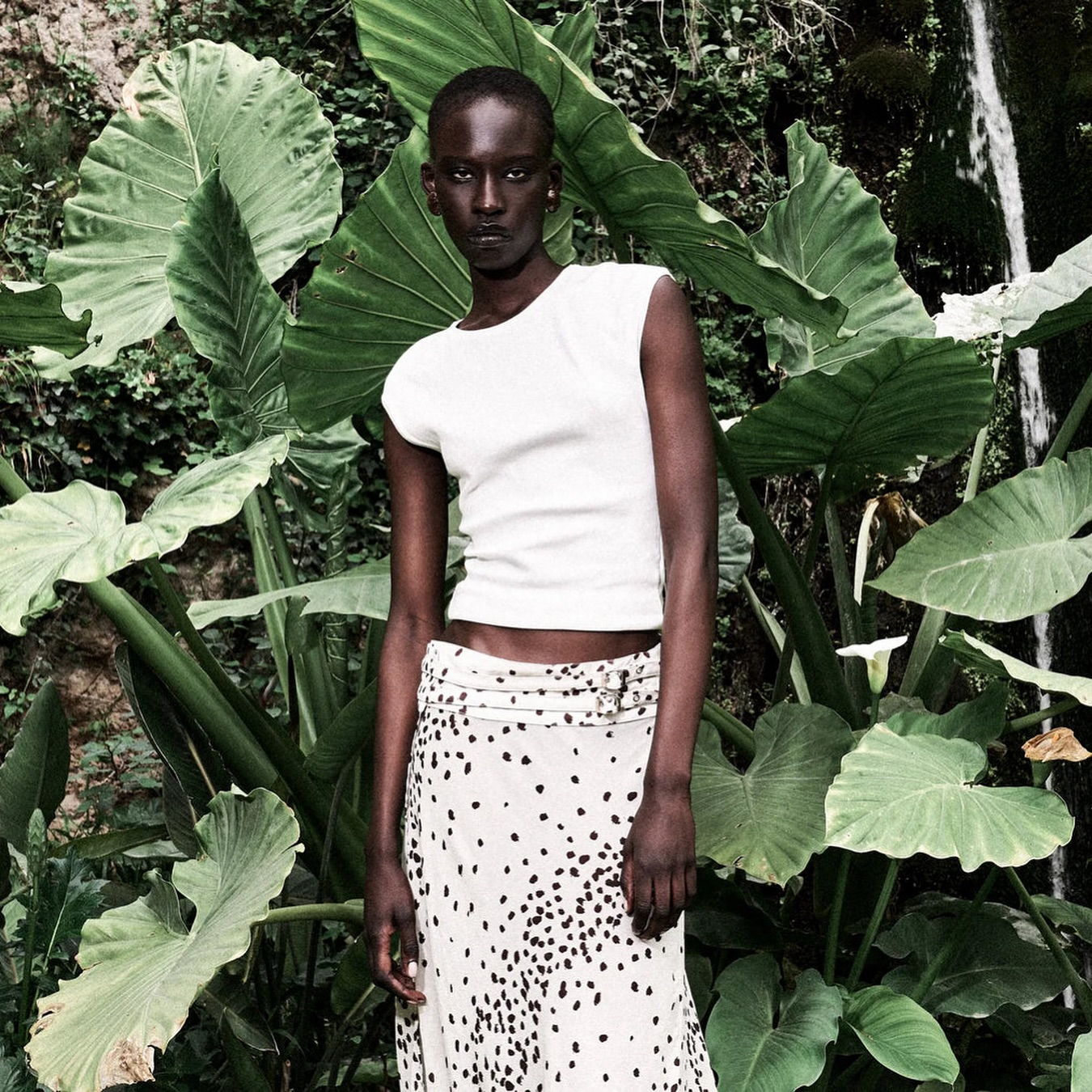 A maxi moment in Dalmatian digital print, complete with long waist straps that cinch you in just right🔥