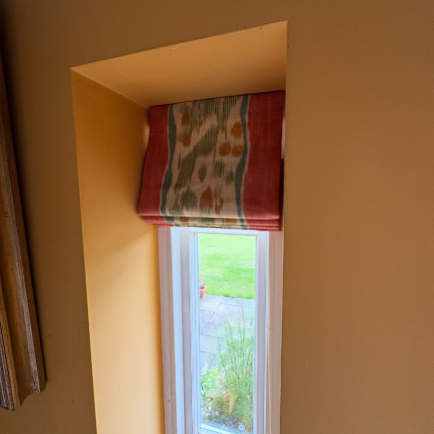 Recently made up two of these teeny blinds!.. they are def the smallest I’ve ever done - 26cm wide. My client had some vintage @zoffanyfw fabric which was made into these blinds and some cushions. #romanblinds #tinyblinds #sittingroomblinds #herefordshirecountrylife #herefordshirecountryliving #malvernhills #interiors #romanblindsofinstagram