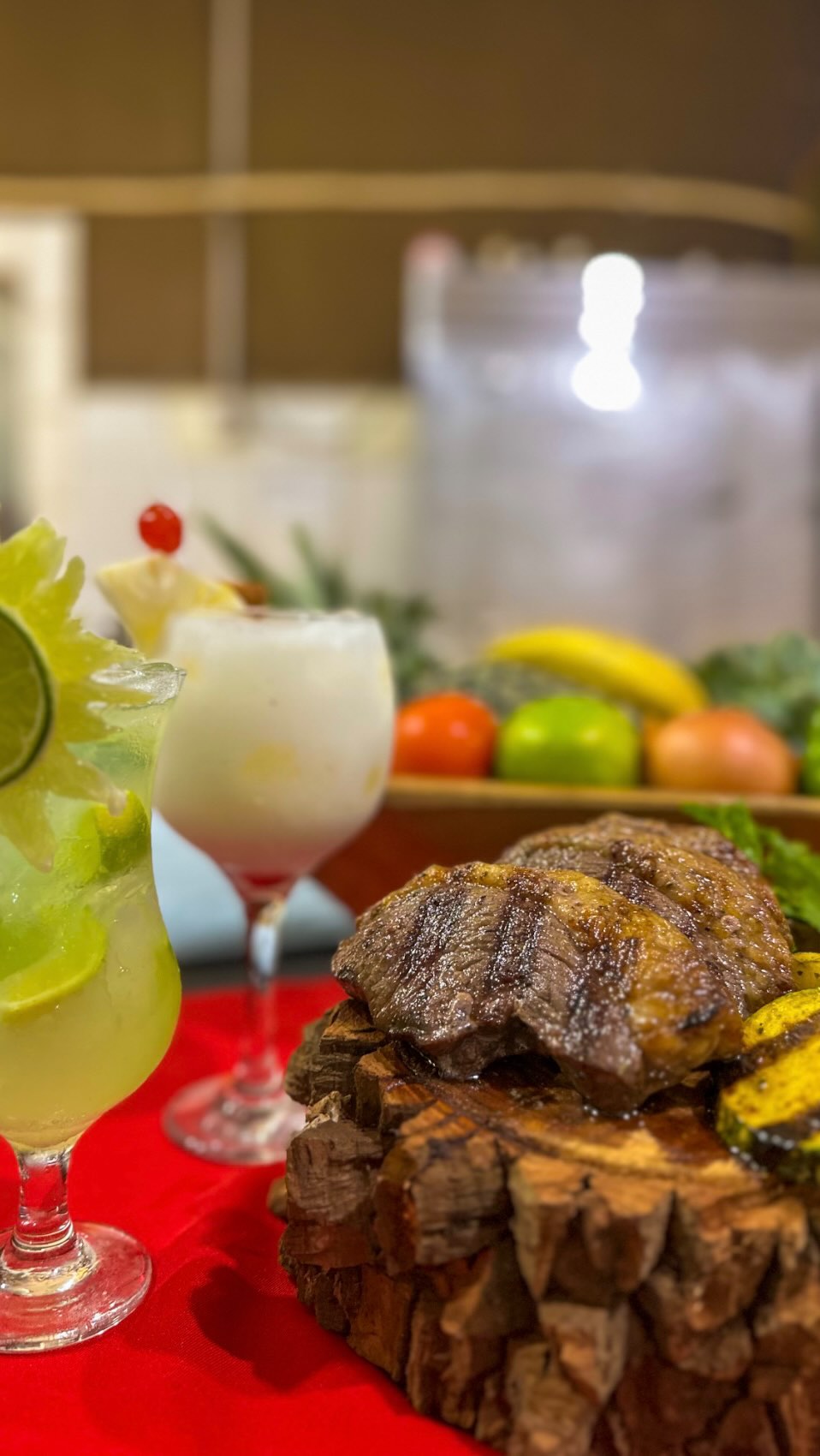 No fogo da brasa, nasce o verdadeiro sabor da carne! 🔥🥩
🍽️ São 15 cortes selecionados, servidos no ponto perfeito, direto no seu prato — picanha suculenta, costela, maminha, fraldinha, e muito mais...
✨ Qualidade em cada detalhe. Sabor em cada fatia. Um rodízio completo, feito para quem é apaixonado por carne de verdade!
🥗 E pra acompanhar? Buffet completo e aquele atendimento que faz você se sentir em casa.