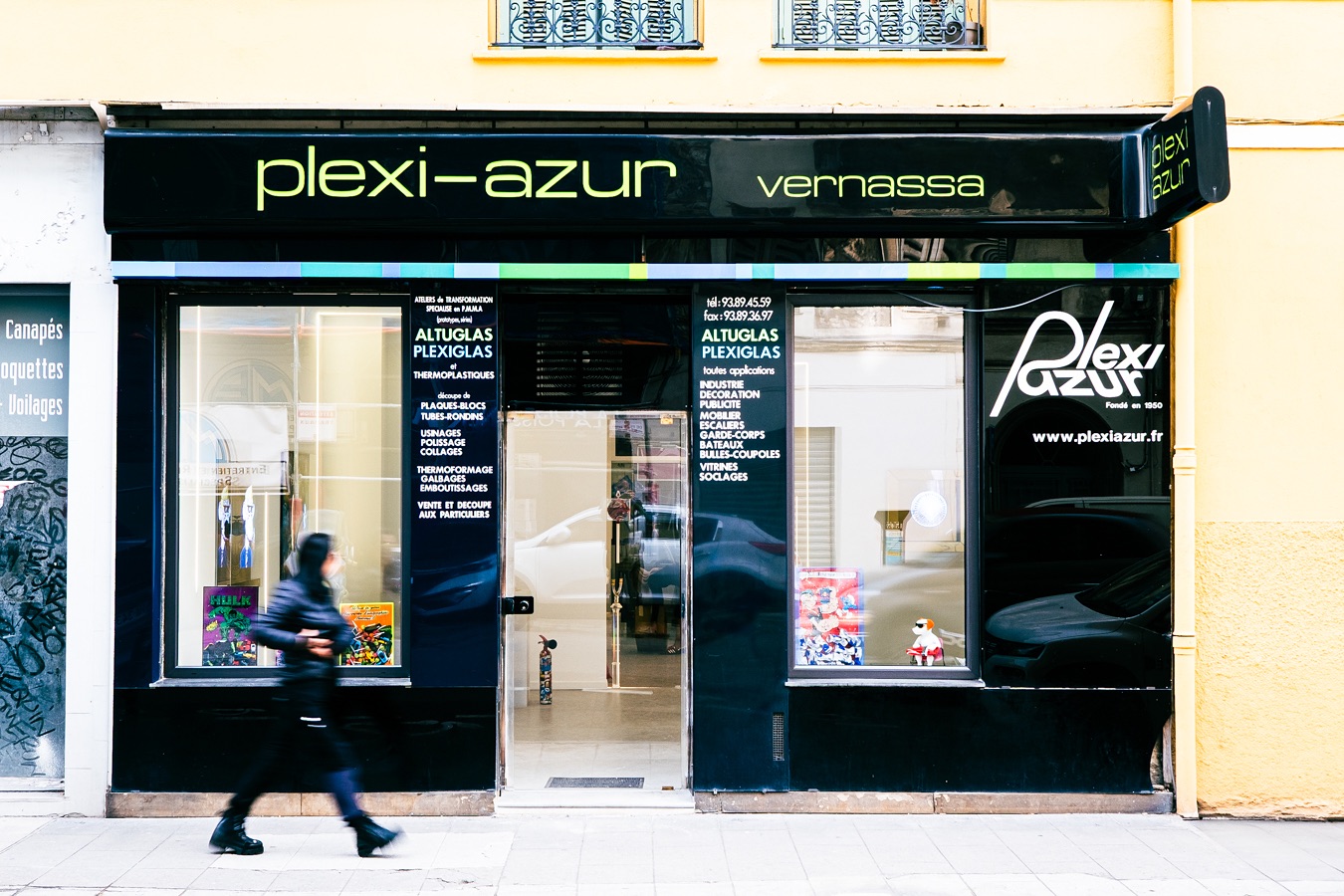 Plexi Azur est un atelier Français fondé en 1952 par l’artiste Vernassa, alliant tradition et innovation pour créer des pièces uniques.
Plongez dans l’héritage de plus de 70 ans d’expertise artisanale, où chaque création raconte une histoire de passion et de savoir-faire.
Laissez-vous inspirer par l’art intemporel du plexiglas, façonné avec précision et dévouement depuis des générations
📍 43 bd Stalingrad à Nice