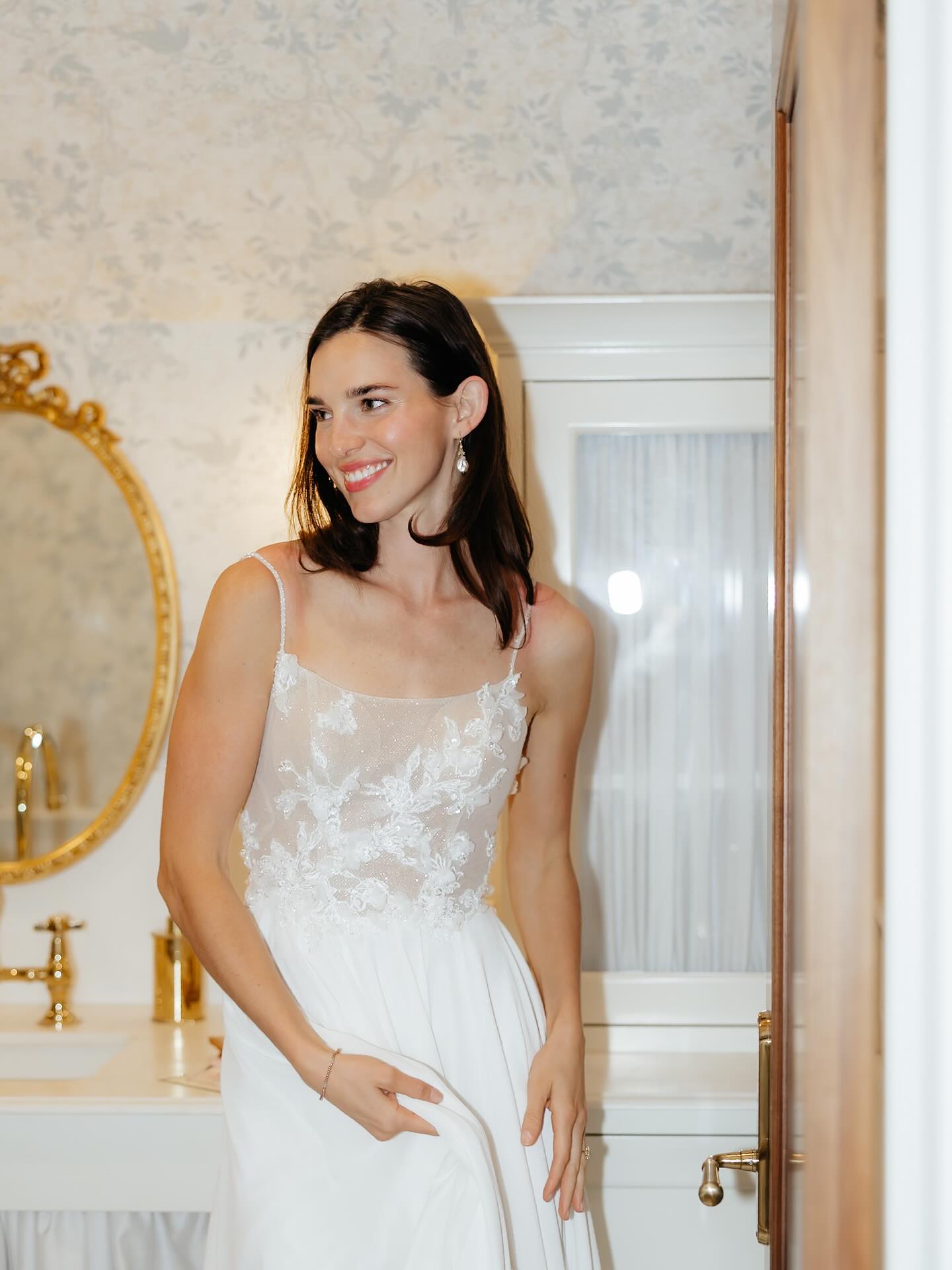 Haley looking good in any setting or background 😮💨