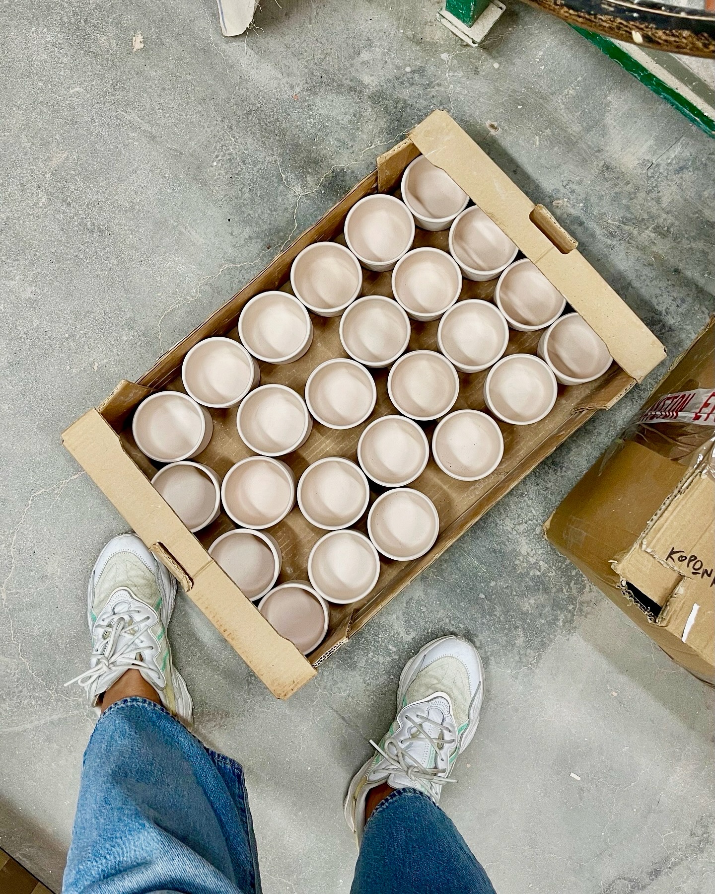 The countdown has begun. The Coffee Cups are in the kiln and I’m so excited to have the final product in my hands tomorrow!
Some are mine some are not but still very excited to see and try them out! 🤞🏻
What should be the next product?!
xx Fenia
#HouseOfFenia #HOF #ComingSoon #CoffeeTime #MorningVibes #Ceramics #Handmade #HandmadeInAthens #HandmadeInGreece #Athens #Greece