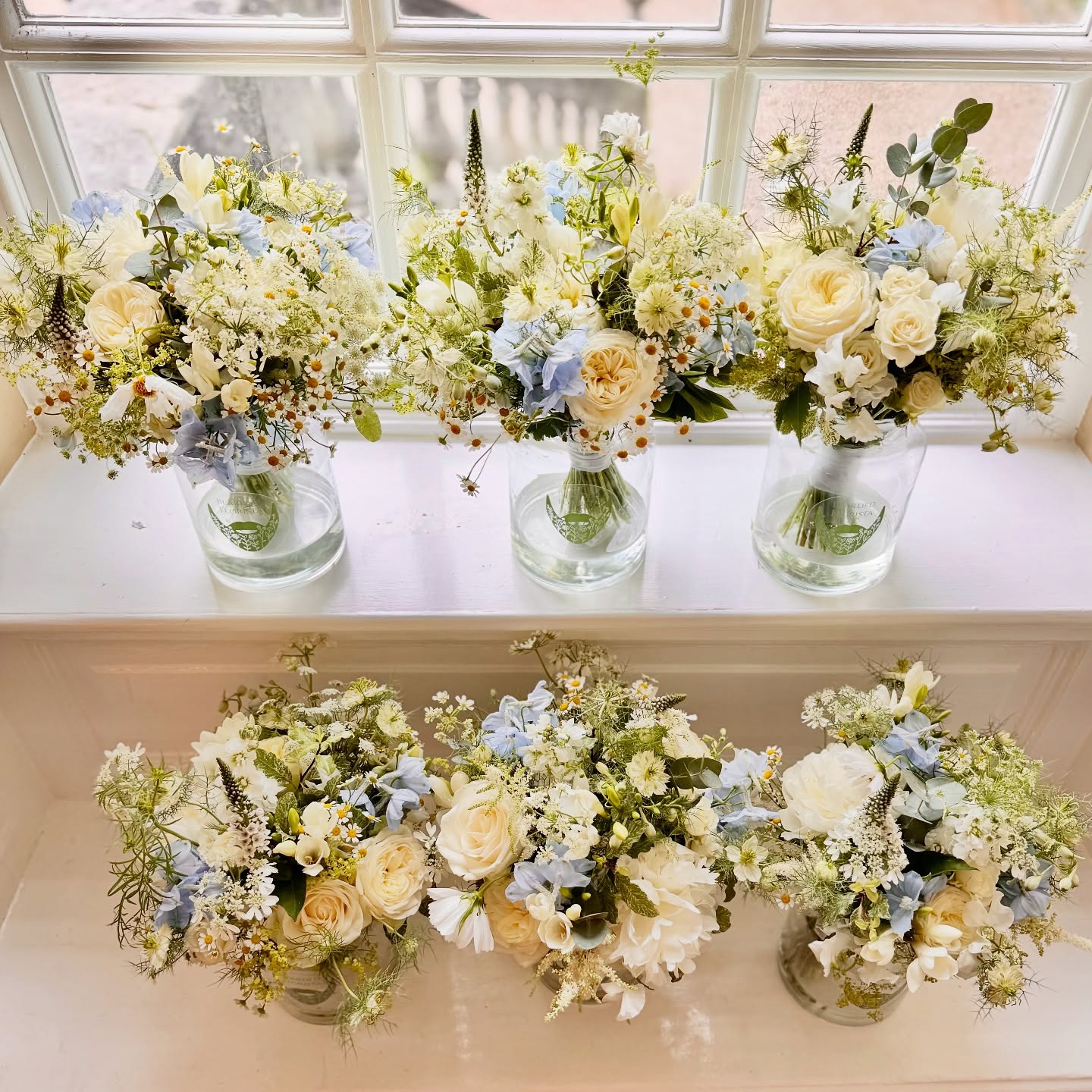 Graceâs sextuple of bridesmaid posies; Saturday 5th July 2025
#totnesflorist #devonflorist #whiteandblueflowers #vaseofflowers #devonwedding #countrywedding