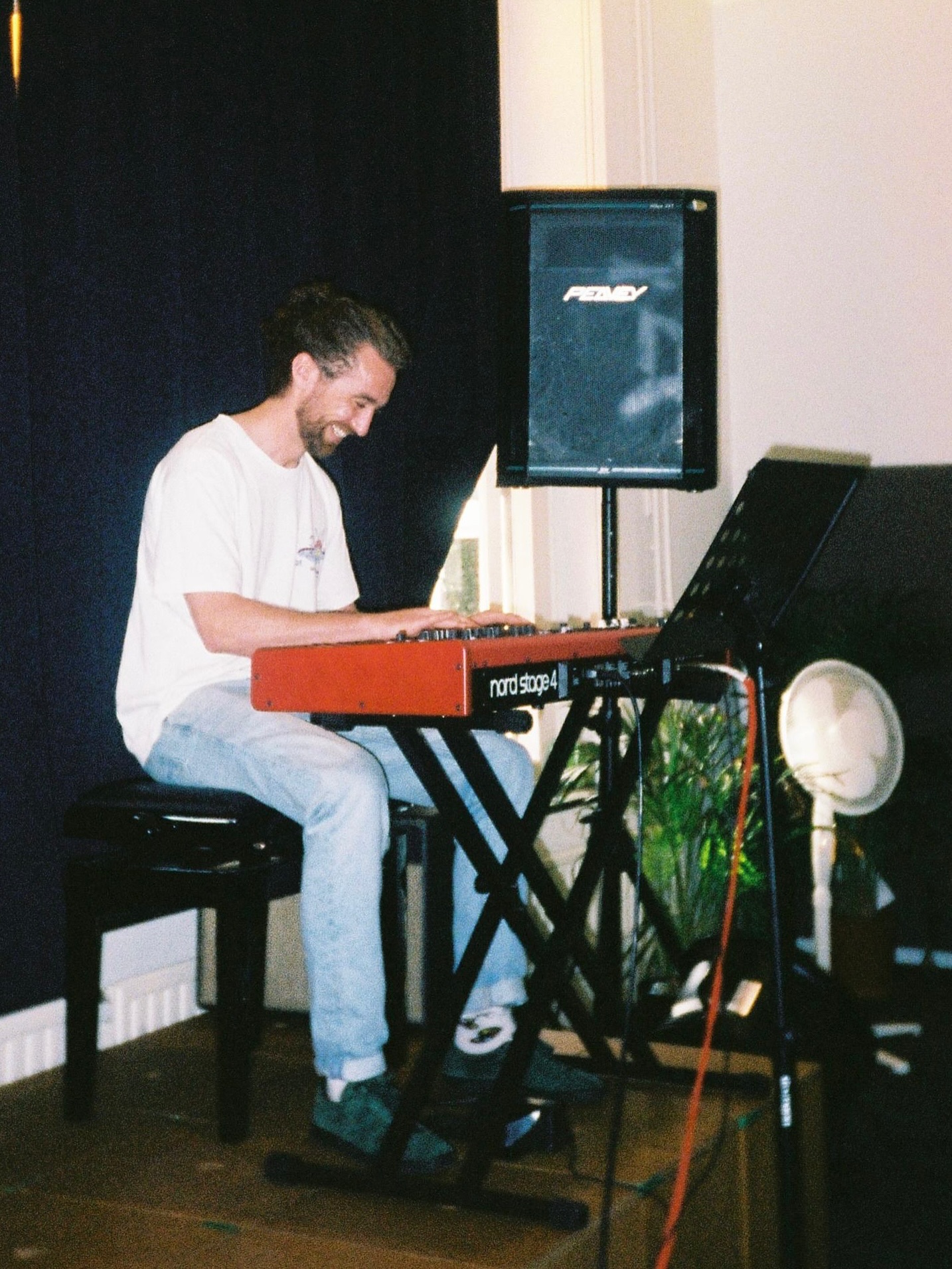 Some analog shots from the showcase!
Good job to all the students who participated š