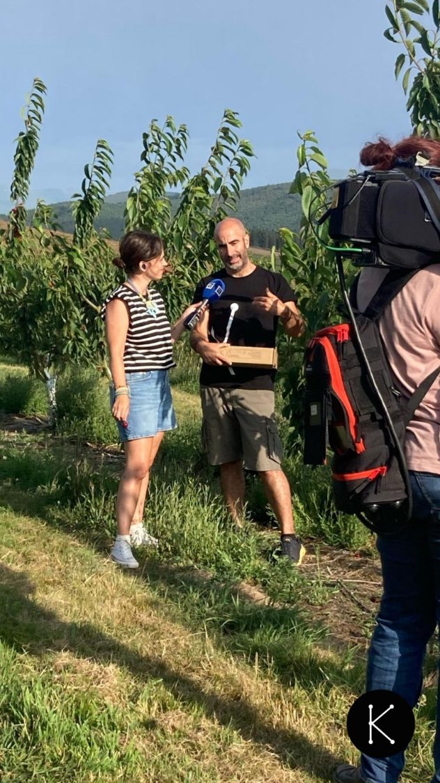 ¡Muchas gracias @conexionasturias por acercaros a visitarnos!
¿Todavía no habéis visto el reportaje que nos hicieron en Conexion Asturias el martes 1 de julio?
¡Ya está disponible en la página del programa!
#KumaCherries #conexionasturias #allande #Linares #productores #productosdeasturias