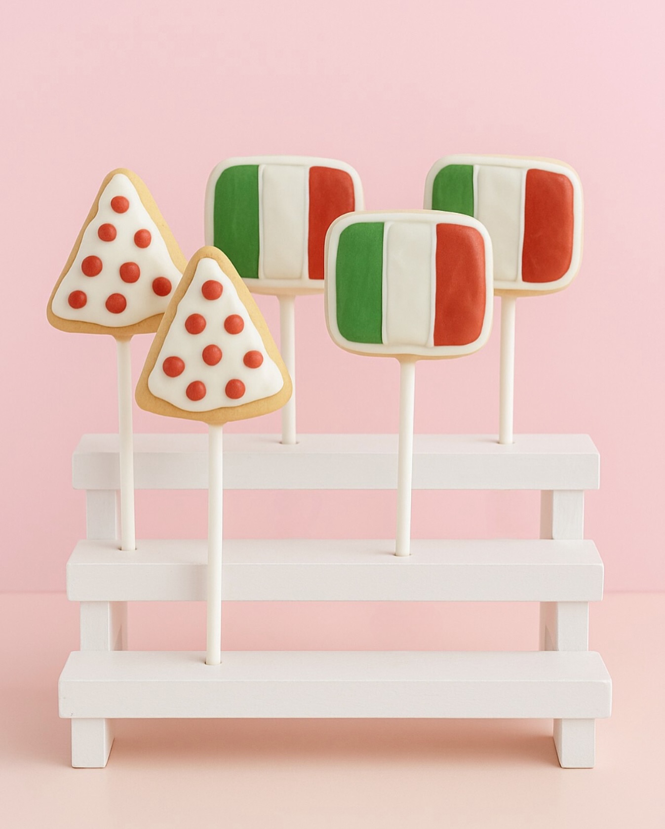 Pizza- but make it cake? 🧁🍭 Find us at @scalaspizzeria 🍕 Are you a business owner ready to add something sweet to your menu? Visit our wholesale tab at www.thesweetsideofgi.com 🩷
•
•
#cakepop #inspo #smallbusiness #cakepopsofinstagram #pizza