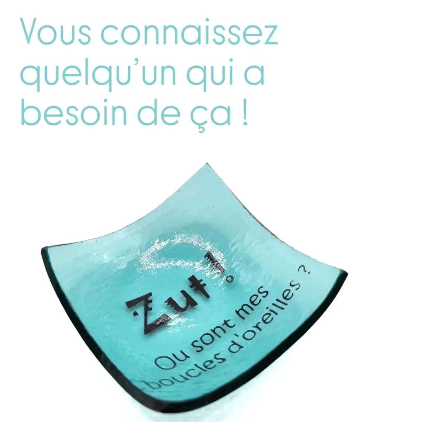 We all know someone who needs this ! Fused Glass little dish.
Available by post and....
@assoofildelart Conques
@baldescreateurs Rodez