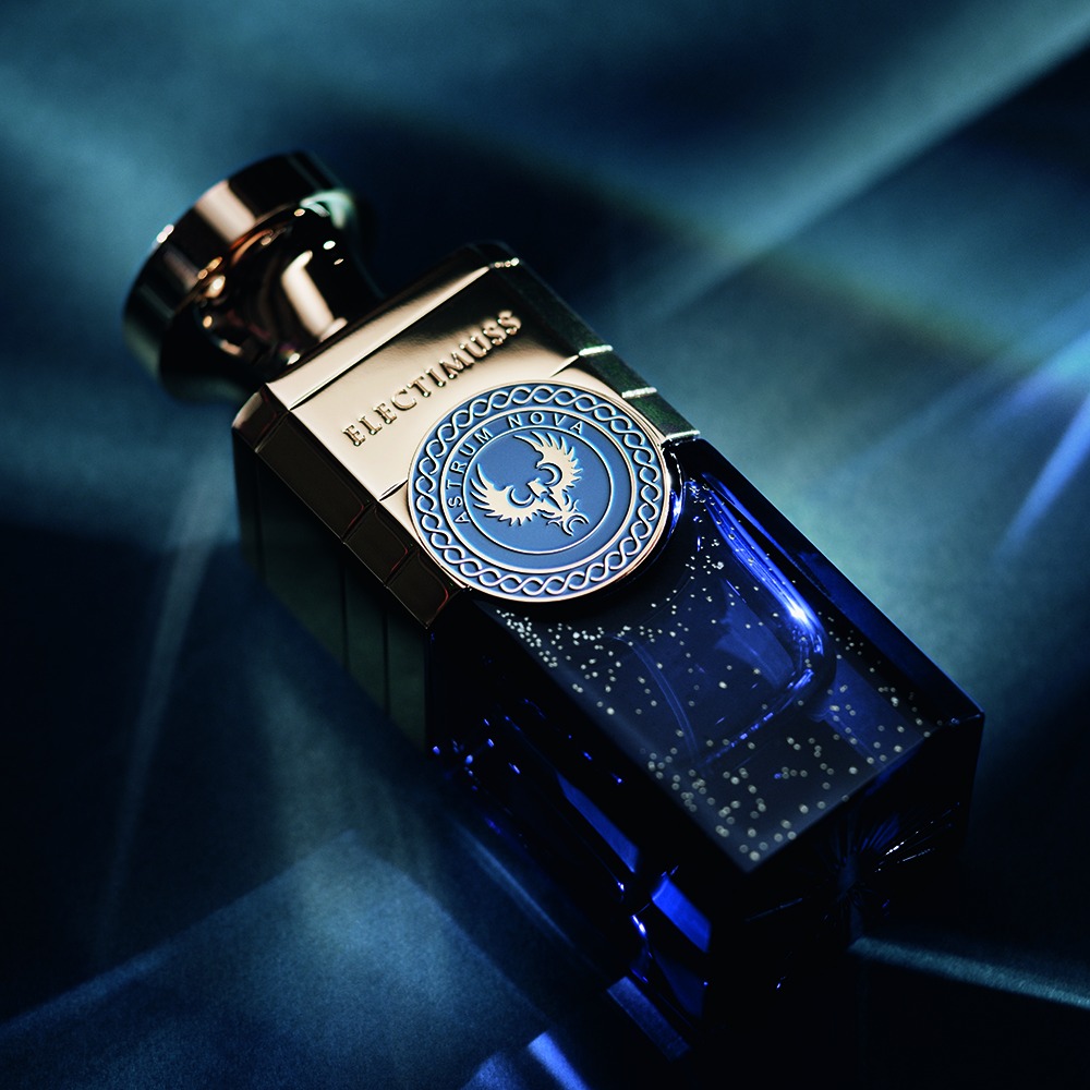 From the carefully composed ingredients - rose, oud, and resinous accords - to the sculptural, star-kissed bottle design, Astrum Nova is a sensory journey from first glance to final note. And at its heart stands perfumer David Chieze, whose vision and artistry brought this stellar scent to life.
Congratulations to David on this remarkable achievement!
@davkze
@electimusslondon