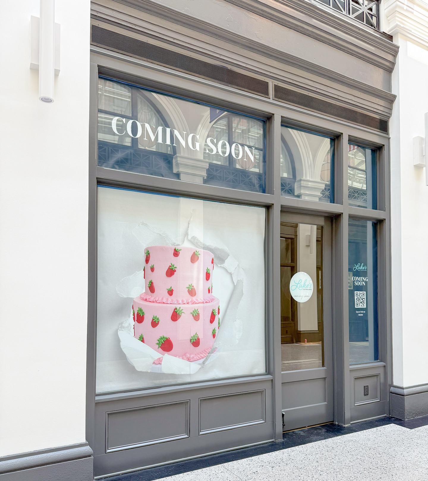 Recent client work! @lukescustomcakes is opening their second location, and I had the chance to design both the temporary and permanent window decals.
Here’s a peek at the temporary design! so fun to see the mockup come to life🤭💙
.
.
.
#newstore #windowdecals #temporarysignage #storebranding #mockupdesign #mockuptoreality