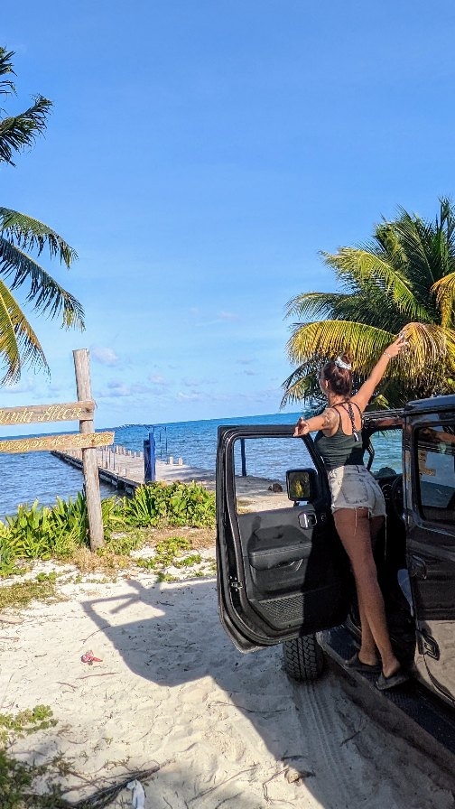Venise ou Tulum ? 🤔
Quand une simple sortie pour acheter du lait se transforme en inondation...
Elle est où ma gondole ? Et mes palmes ? 😅
Le Mexicain en chest, lui : "No stress… una doucha GRATISSSSS" 🌧️
👉 Et toi ? T’es plus team parapluie ou team chest en mode douche gratuite ?
> #tulumlife #veniseouquoi #expatlifestyle #povtiktok #pluietropicale #aventuresmexicaines #fyp #foryoupage #fypシ゚ #saisondespluies #pluiemexique #saisonpluietulum #voyagecaribe