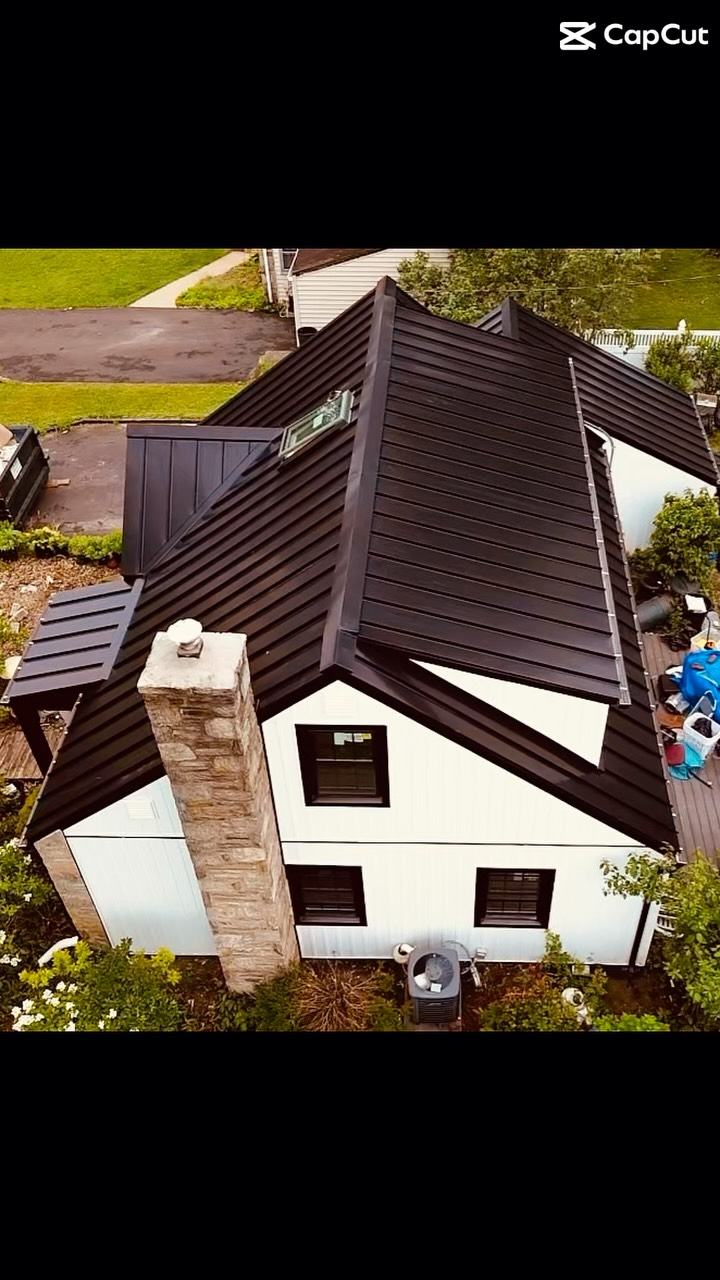 Metal standing seam roof and vinyl siding BnB #standingseam #philadelphia_ig #philadelphiacontractor #philadelphia_citylife #homeimprovement #sidingcontractor #philadelphiaconstruction #siding
