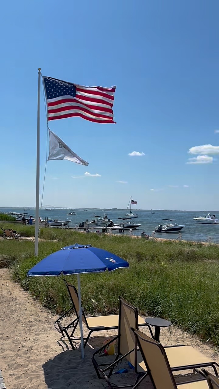 Happy Fourth of July!! Wishing everyone a wonderful holiday weekend🇺🇸
#kismet #longisland #summer2025 #fourthofjuly #fireislandboatel #fireisland #longislandnewyork #beachvibes