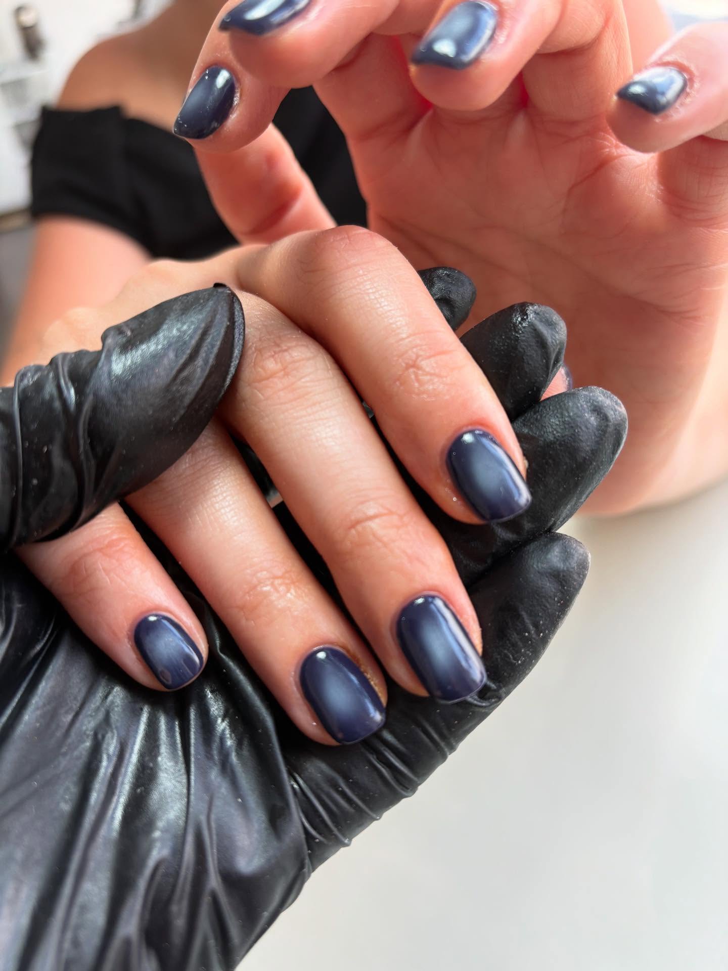 In love with these aura nails 💙
#walsall #walsallnails #nails #auranails #biab #truebeautywalsall