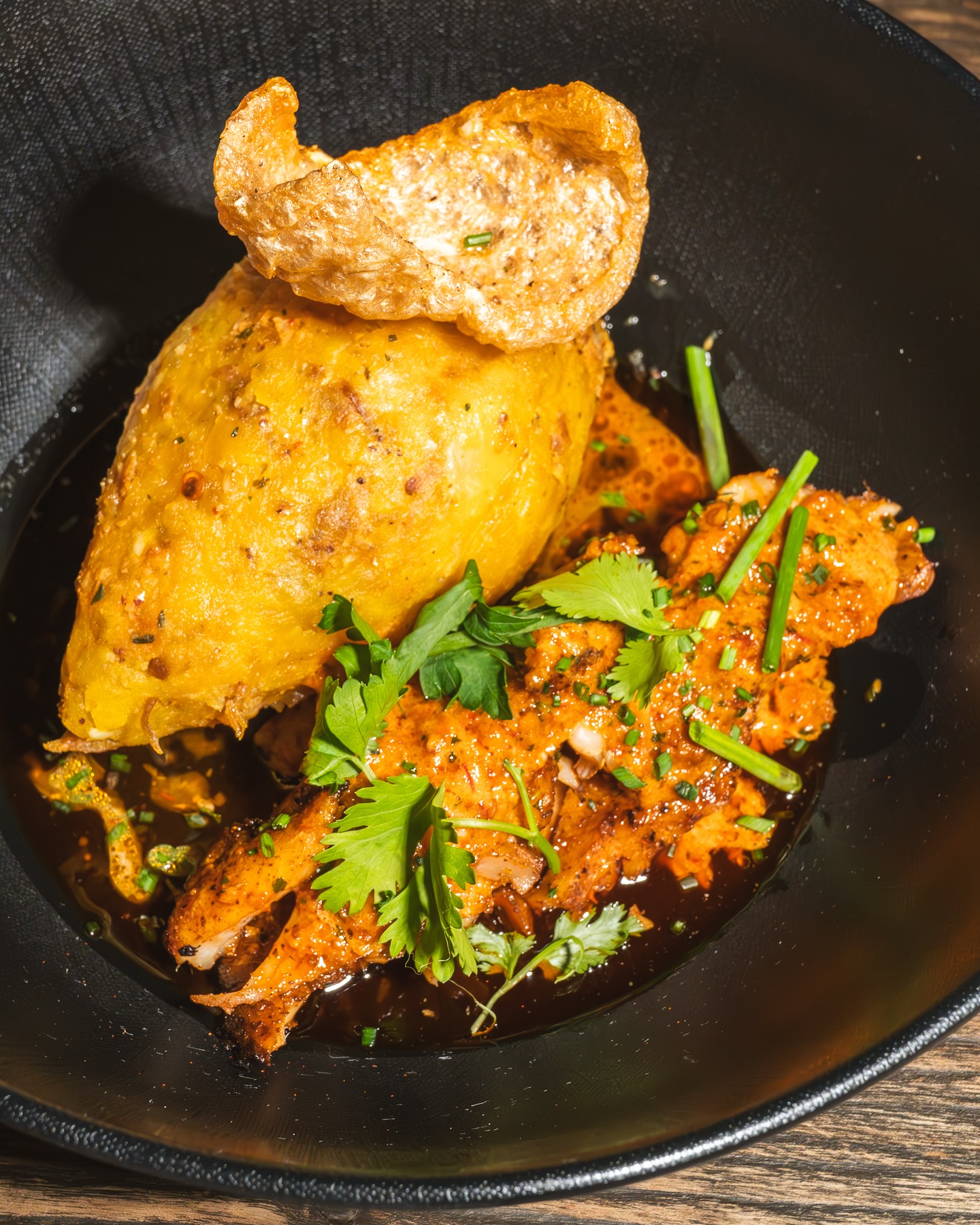 El Super Pan's Mofongo Boricua is your traditional Puerto Rican Mofongo, made with fried green plantains, yuca, garlic, and crispy pork pieces. This one is served with Grouper in Banana Leaf with Mayan Adobo and Chipotle Butter, YUM!
Porque aquí se come Mofongo!