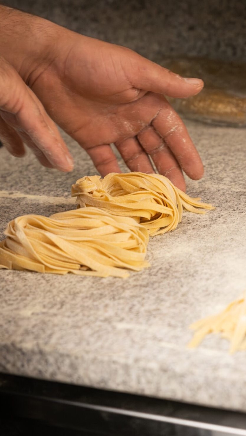 Homemade Pasta. Made Fresh, made with Love. 🍝
See how we turn simple dough into a delicious dish.
Book your table – Link in Bio.
#FreshPasta #HomemadeWithLove #FenixRust #PastaTime #OrtenauEats