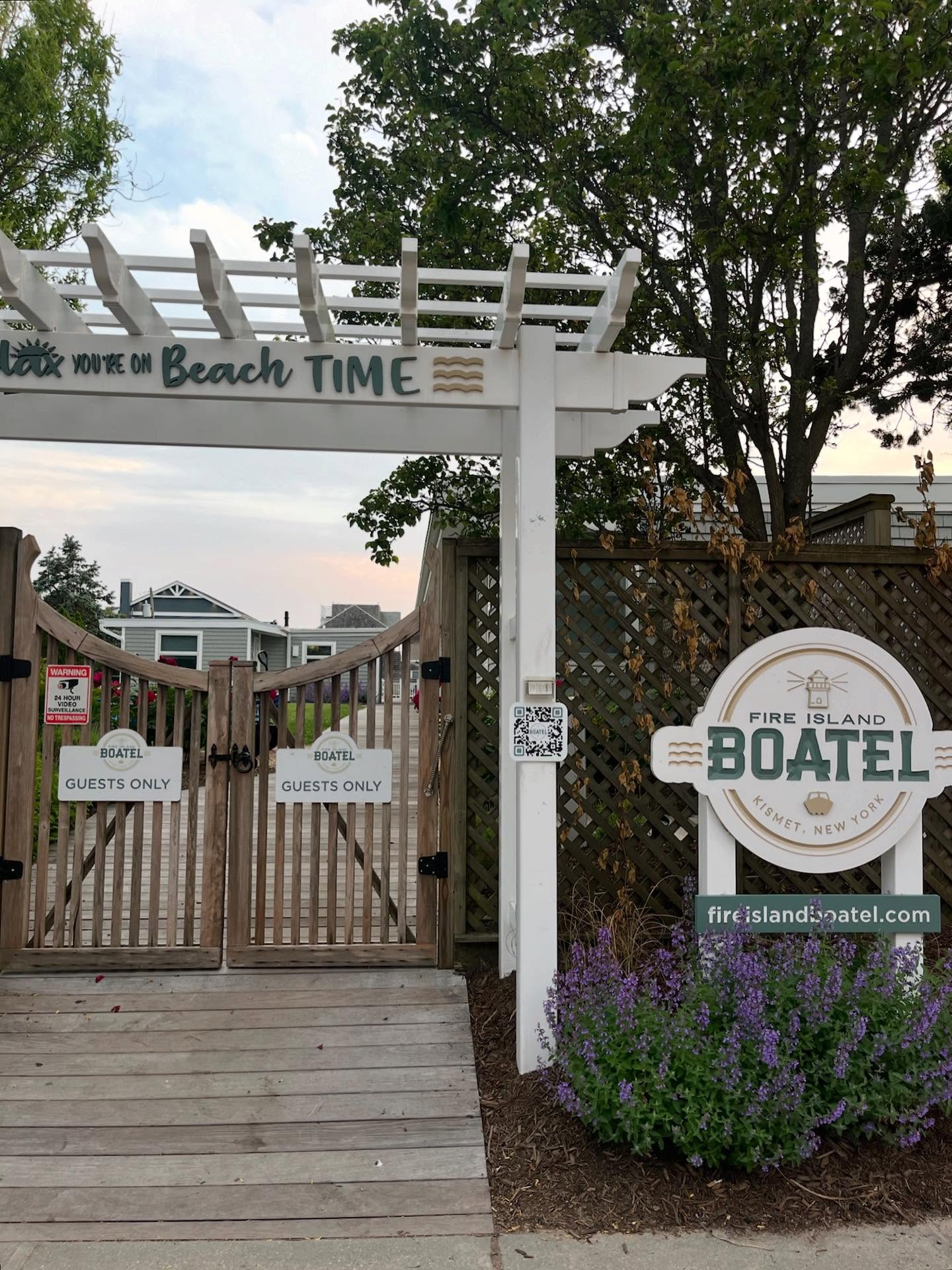 Limited availability left for this summer!!⚓️
Suites:
• July 11 - 14 (weekend)
• July 21 - 25 (week)
• August 11 - 15 (week)
Bay Breeze House:
(Weeks can be split)
• July 7 - 14
• August 18 - 25
• August 25 - 29
To Book & see availability call 1-833-342-6283 or visit our website: www.fireislandboatel.com.